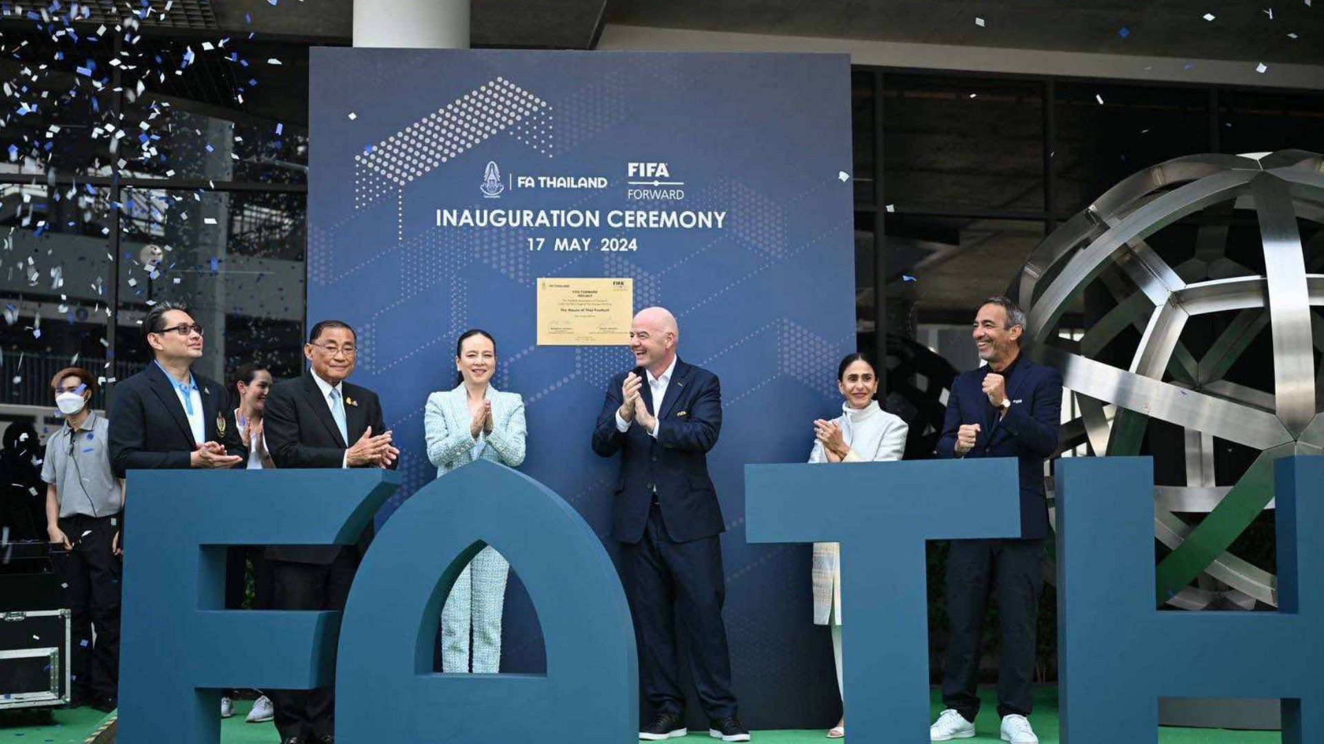 "มาดามแป้ง" นวลพรรณ ล่ำซำ