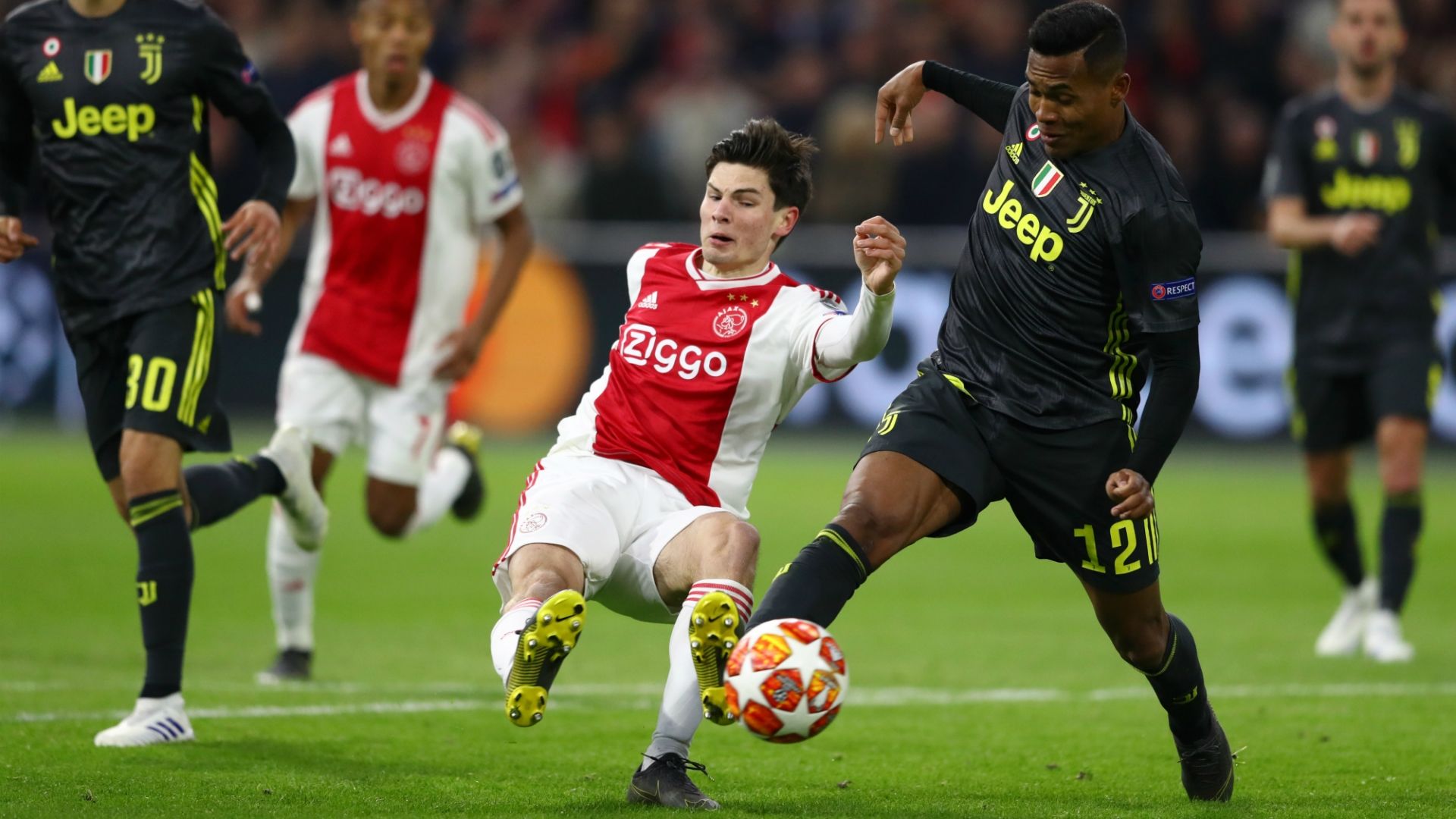 Jurgen Ekkelenkamp Alex Sandro Ajax - Juventus 04102019