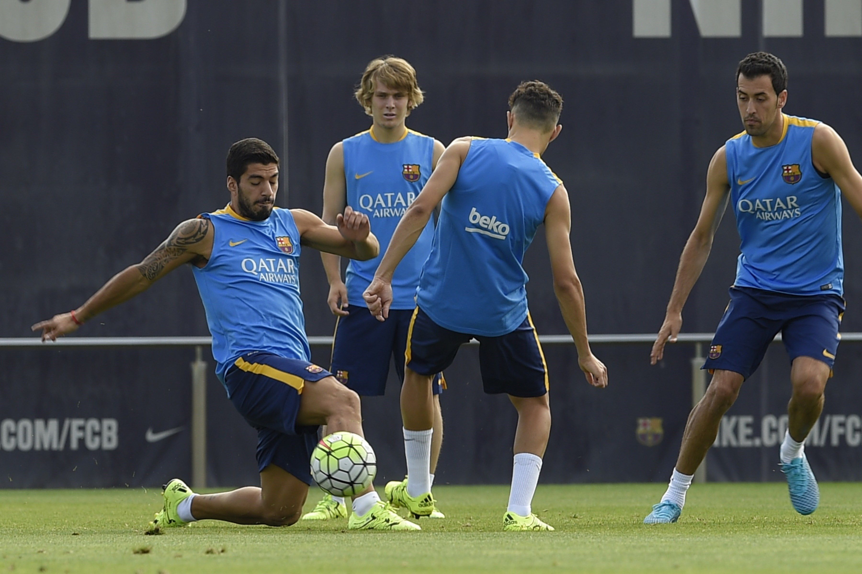 Suárez, Busquets, entrenamiento del 31/7/2015 en la Ciudad Deportiva de Barcelona