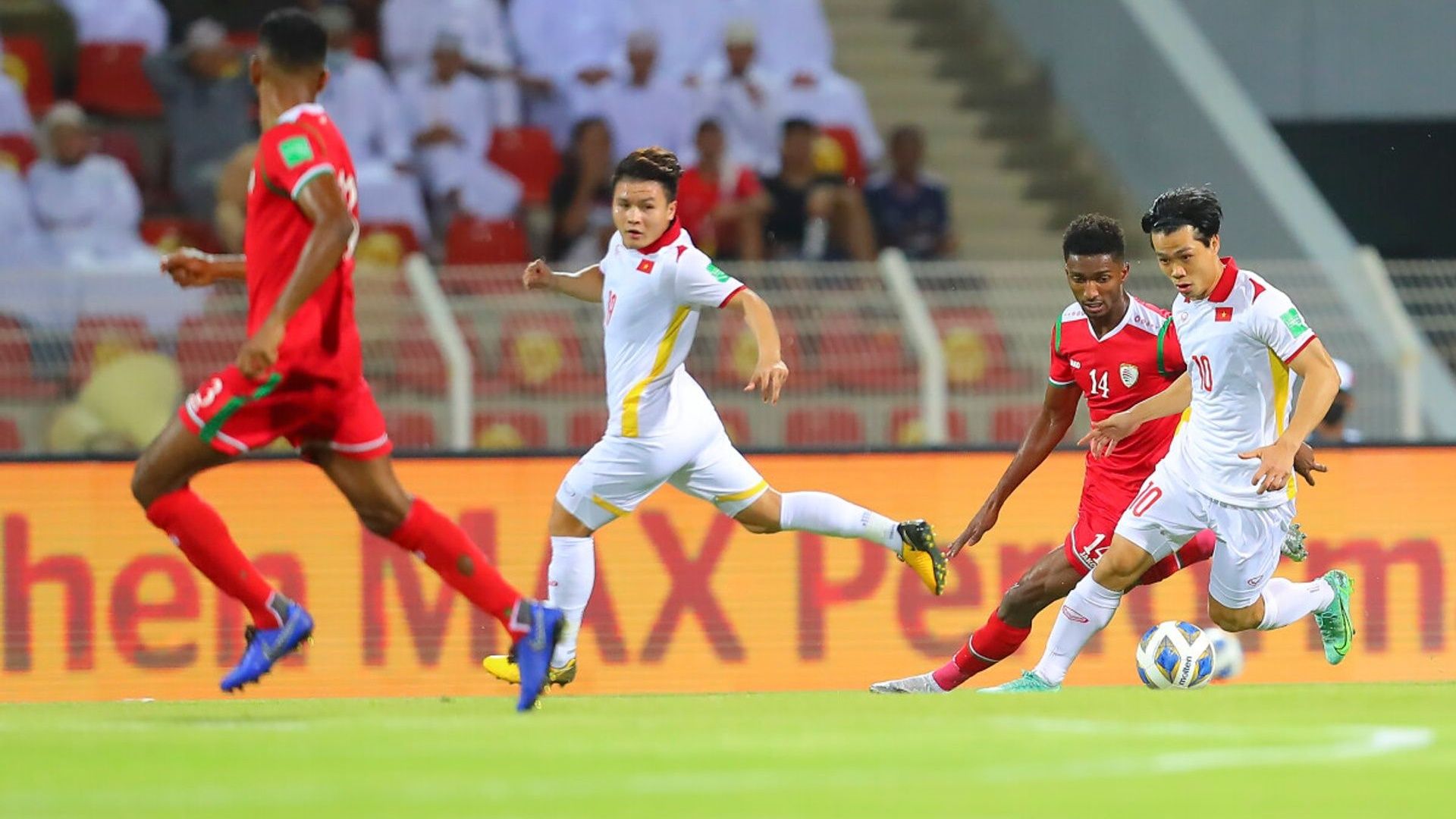 Nguyen Quang Hai Nguyen Cong Phuong Vietnam vs Oman WC 2022 Qualification Asia