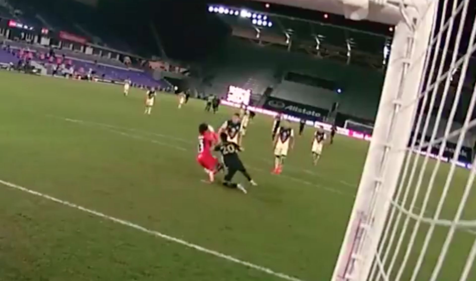 Guillermo Ochoa Eduard Atuesta LAFC vs América Concachampions 2020