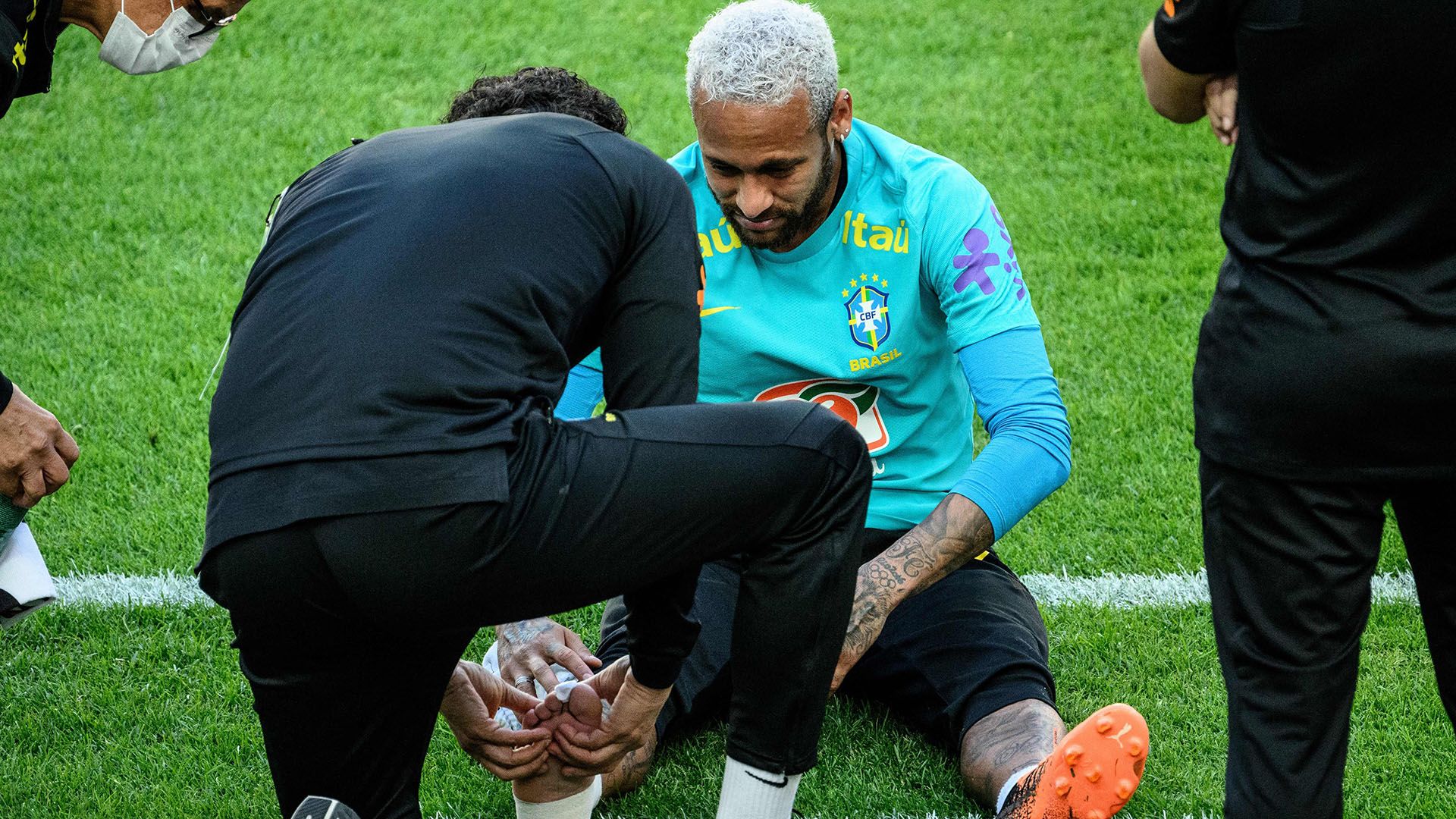 Neymar se lesiona em treino pré Coreia x Brasil, 01062022