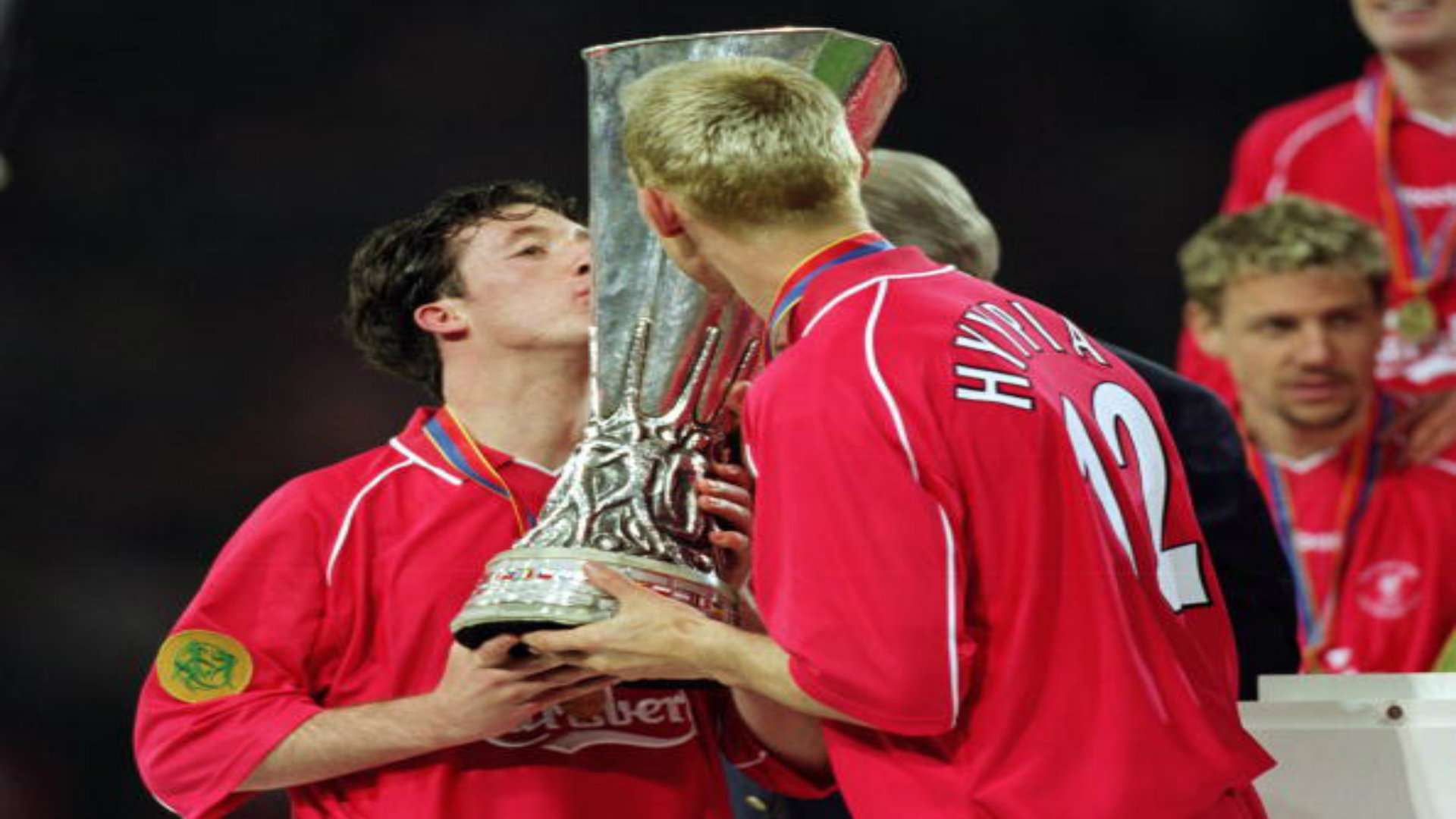 liverpool, campeon uefa, robbie fowler y sami hyypia, vs alaves, 5-4 en prorroga