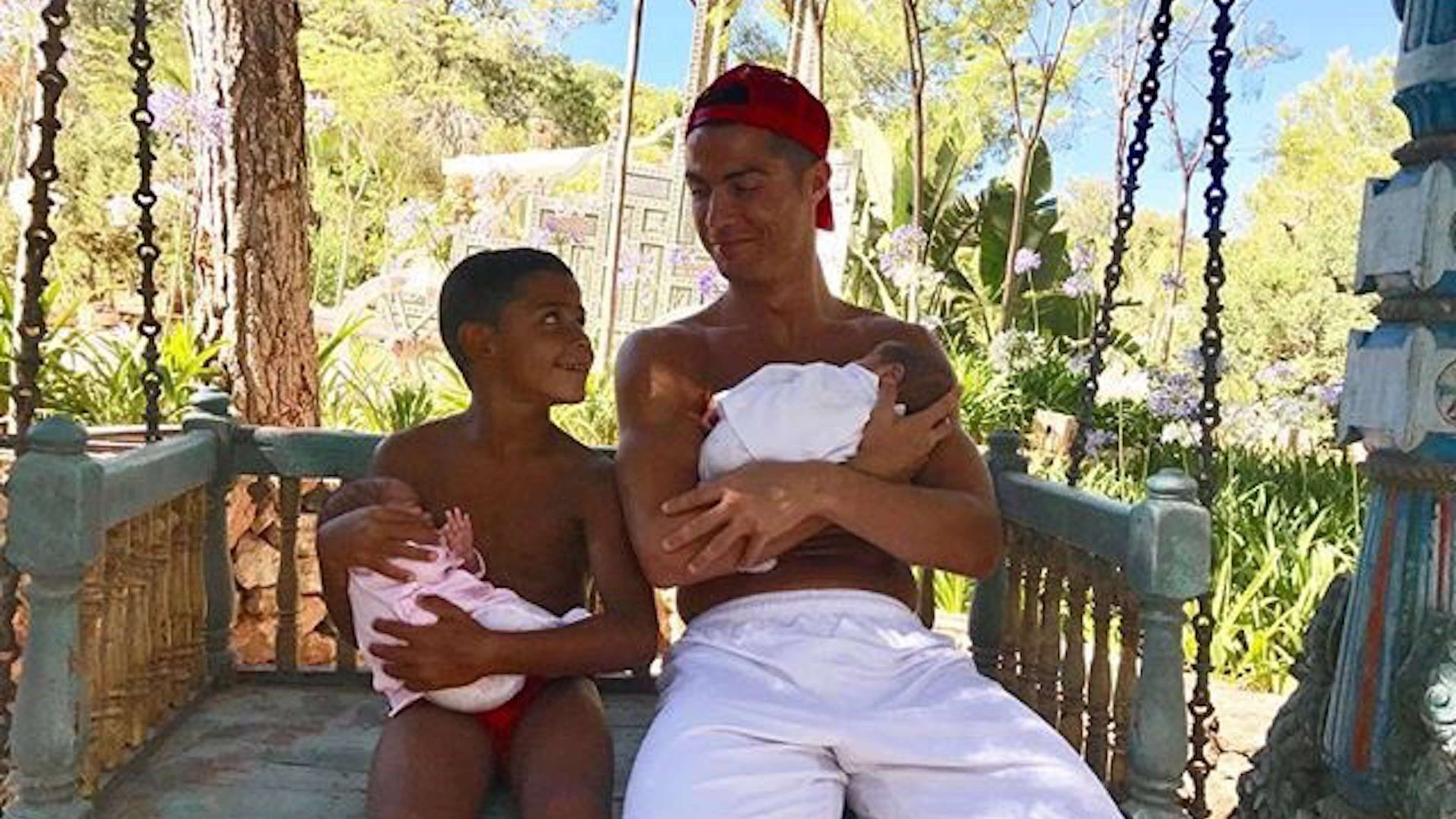 Cristiano Ronaldo con sus hijos