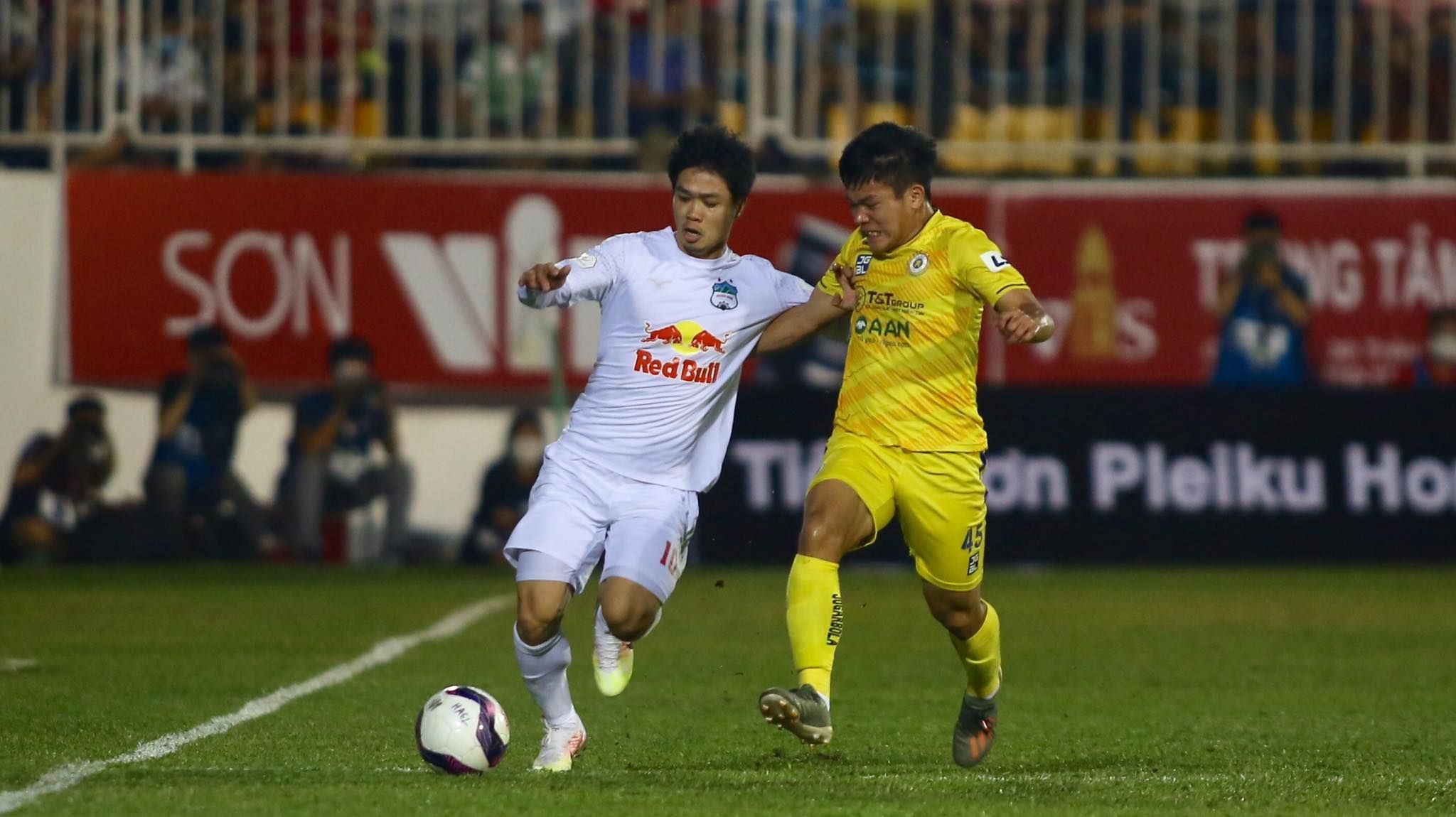 Nguyen Cong Phuong Le Van Xuan Hoang Anh Gia Lai HAGL vs Ha Noi FC