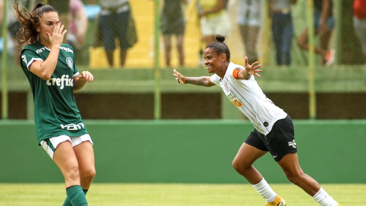 Corinthians comemora vitória em clássico