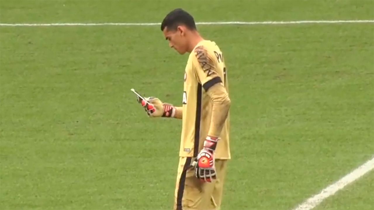 Santos celular Atletico-PR 2018