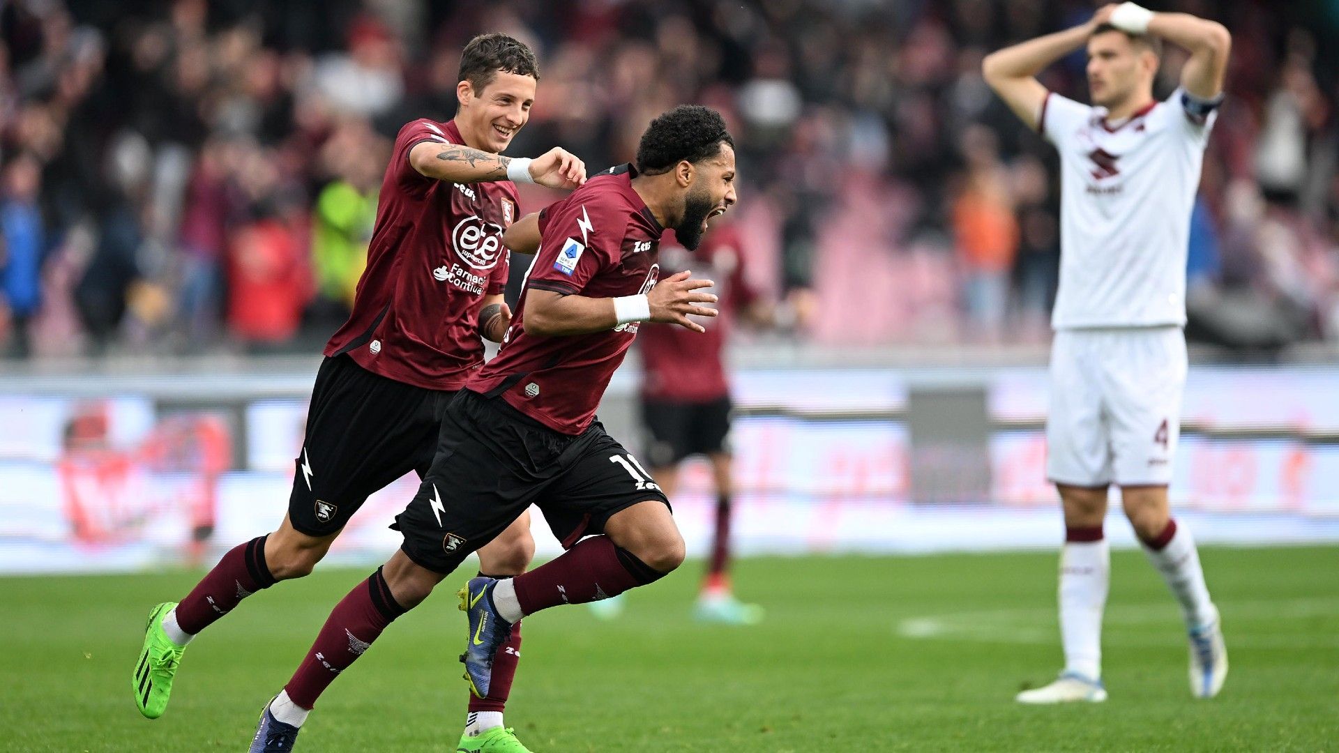 Vilhena Celebrating Salernitana Torino