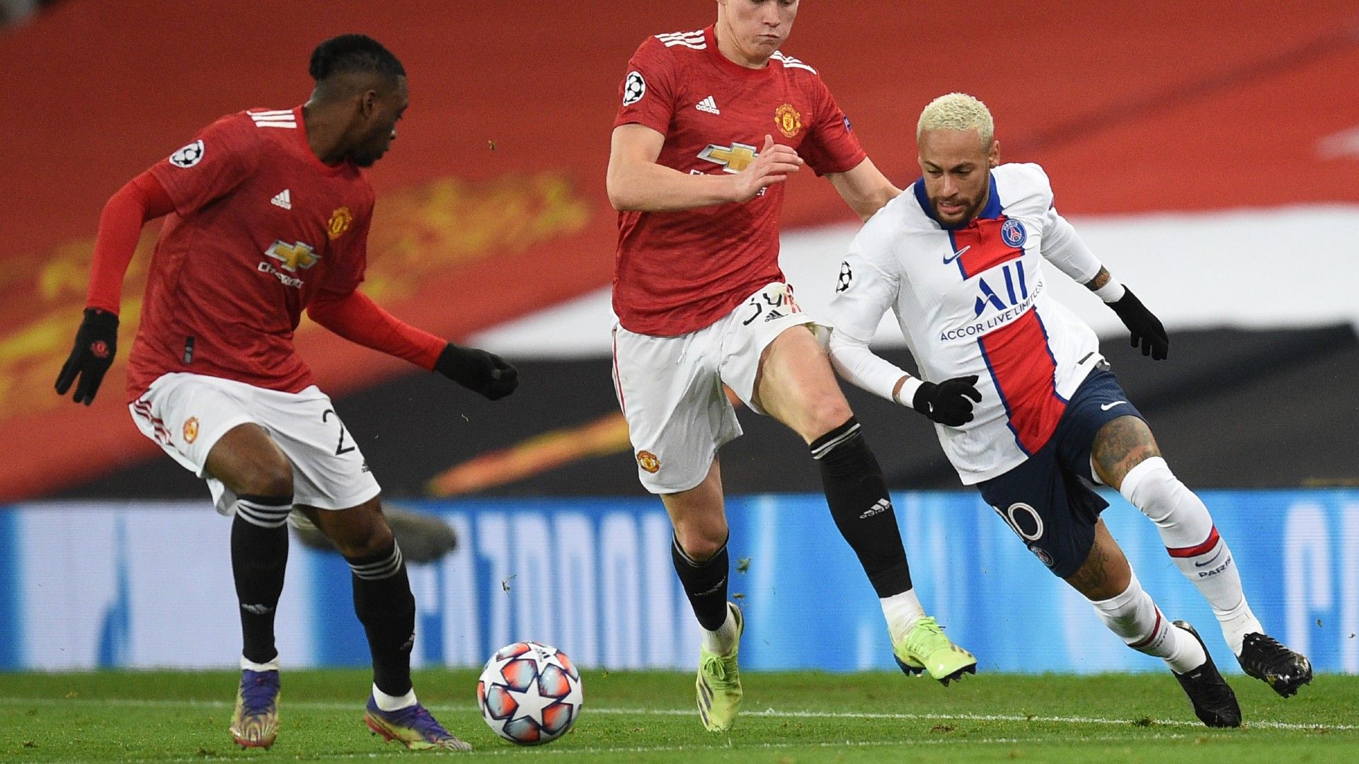 Aaron Wan-Bissaka Neymar Manchester United PSG 2020-21