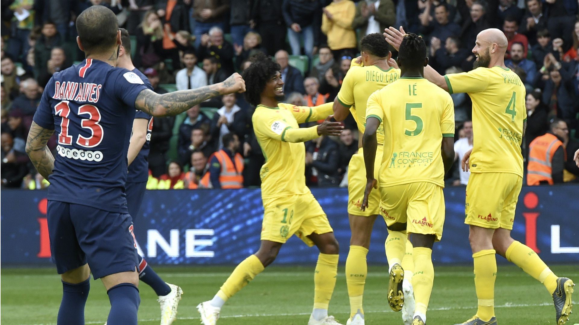 Nantes celebrate 2018-19