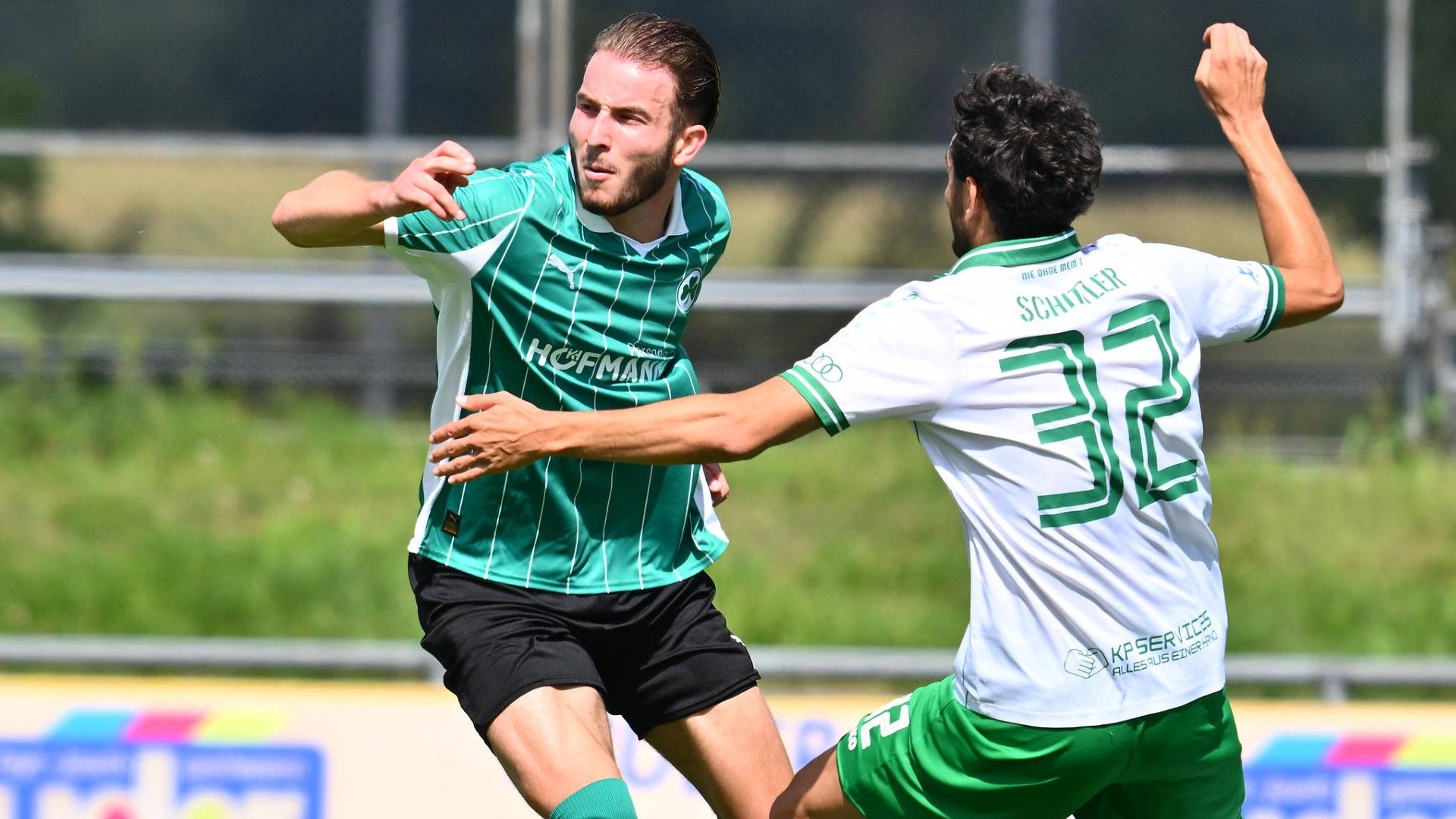 Nikolaos Vakouftsis (4, SpVgg Greuther Fürth II ) Pascal Schittler (32, VfB Eichstätt )