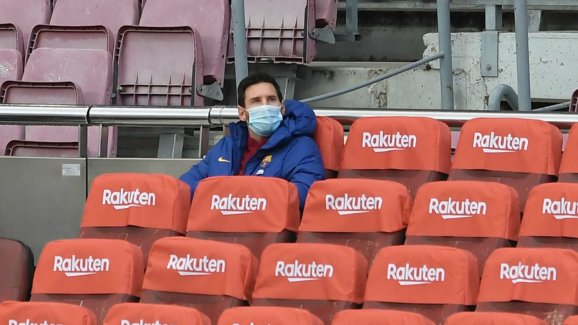 Lionel Messi Barcelona bench