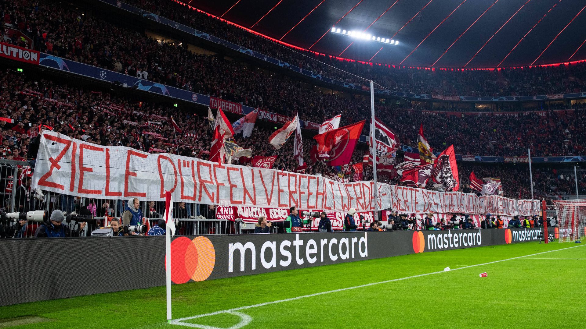 GERMANY ONLY: BAYERN FANS BANNER 19042023