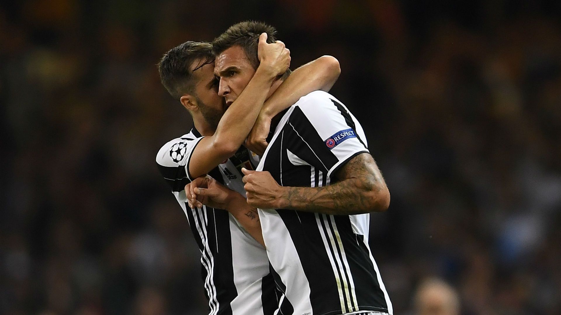 Miralem Pjanic I Mario Mandzukic Juventus Real 03062017 Champions league final