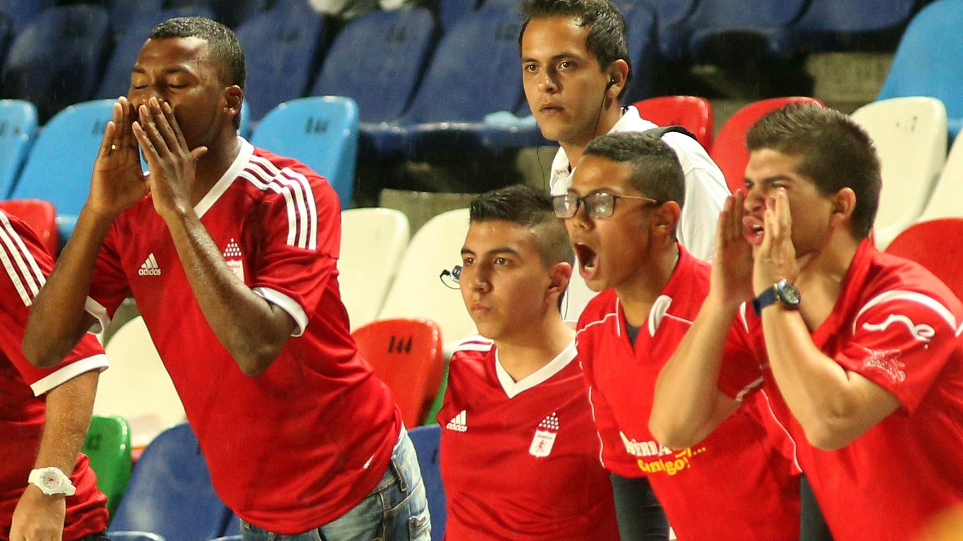 Hinchas de América de Cali les reclaman a los jugadores.