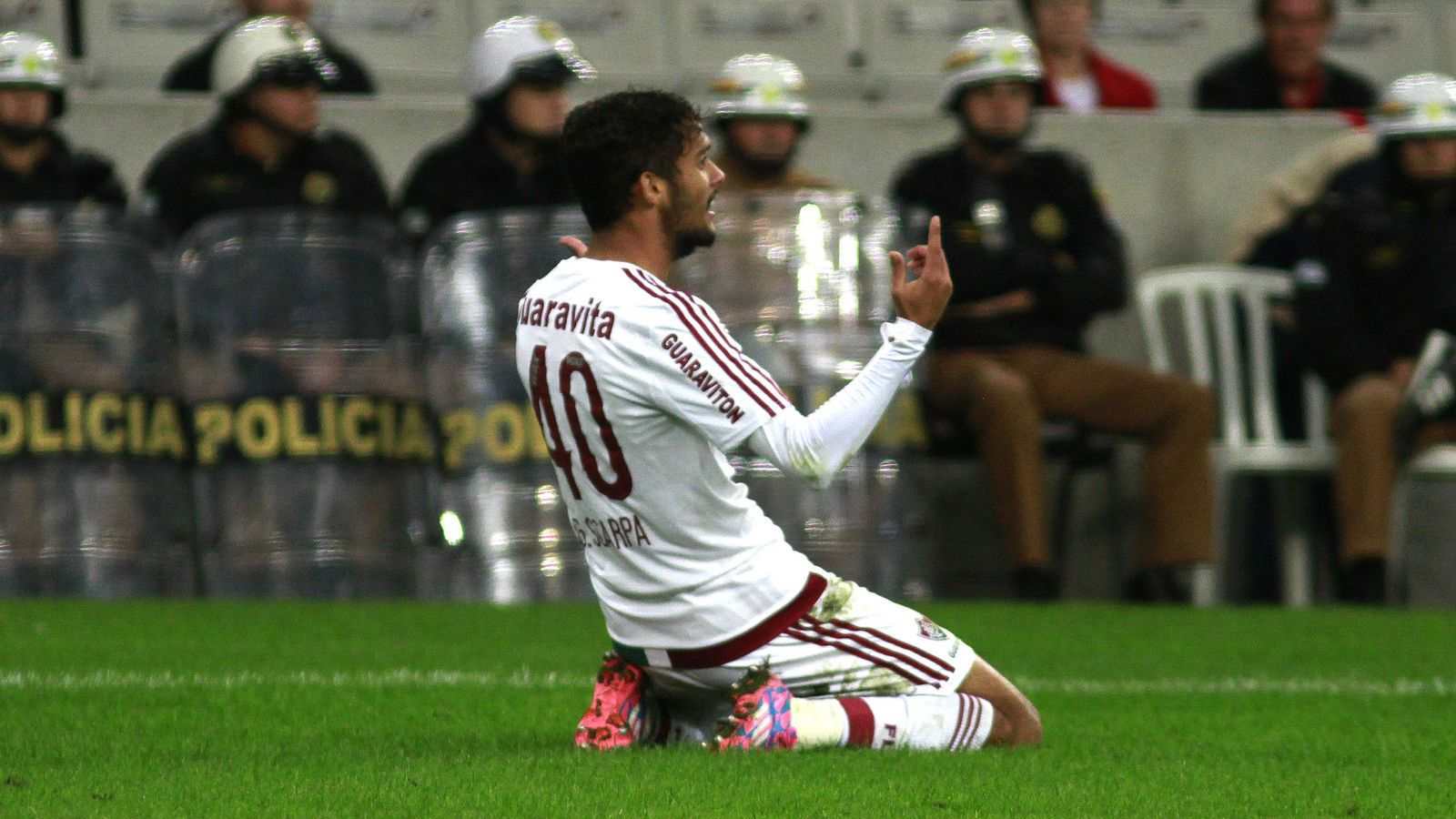 Scarpa Fluminense Atletico-PR 12072015