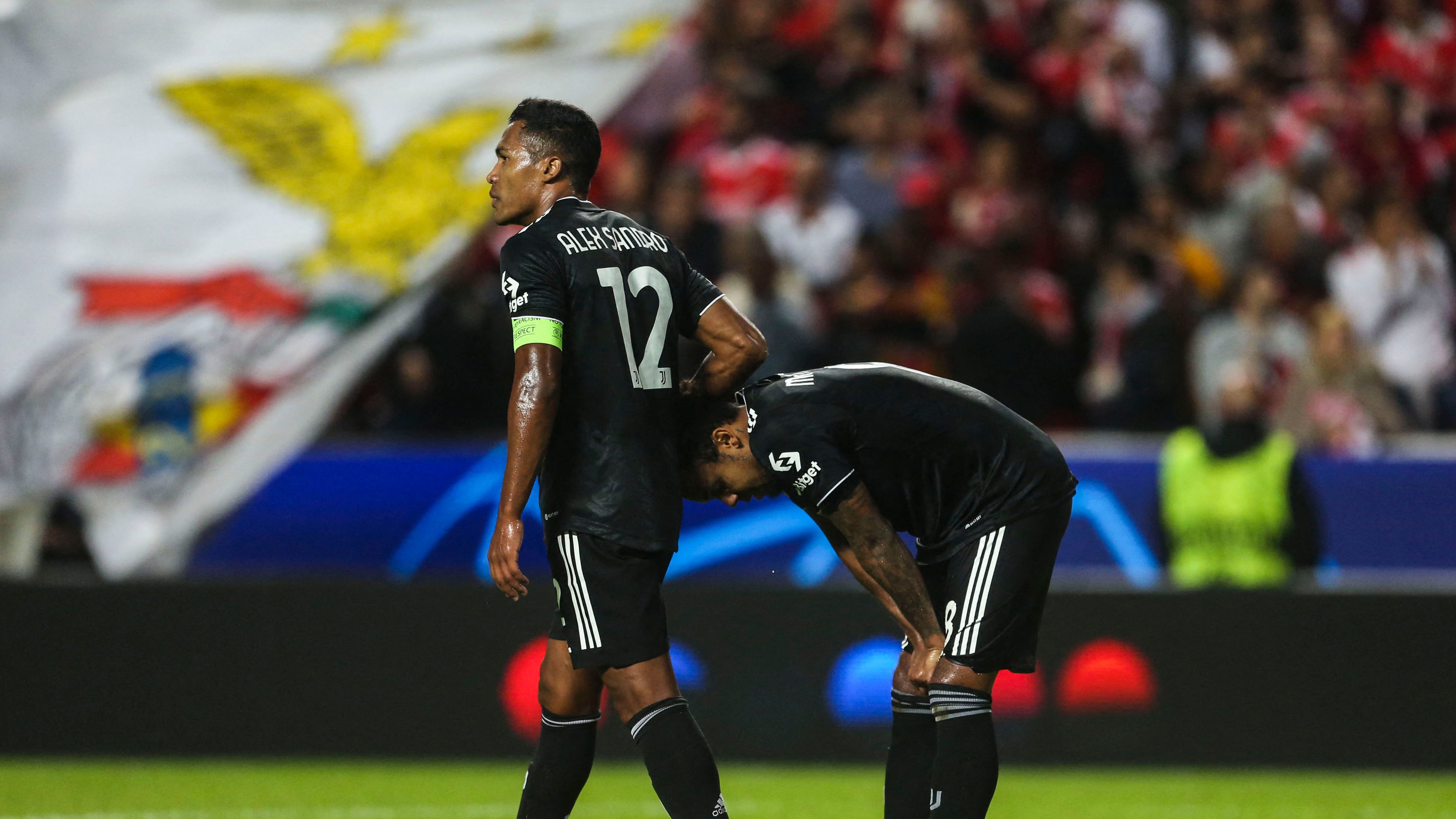 Alex Sandro Weston McKennie Juventus Benfica 2022-23