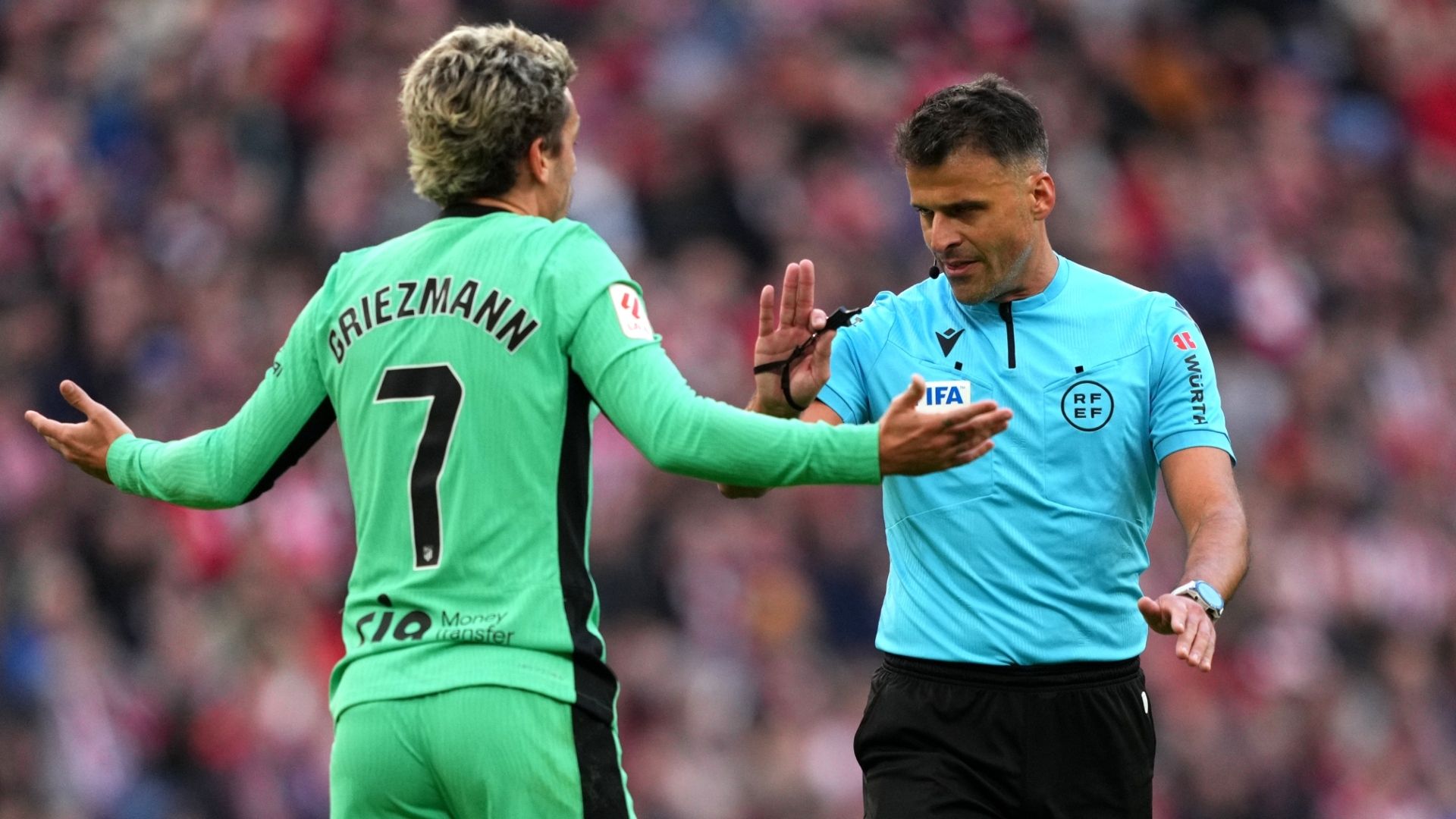 Griezmann Gil Manzano Atletico Madrid