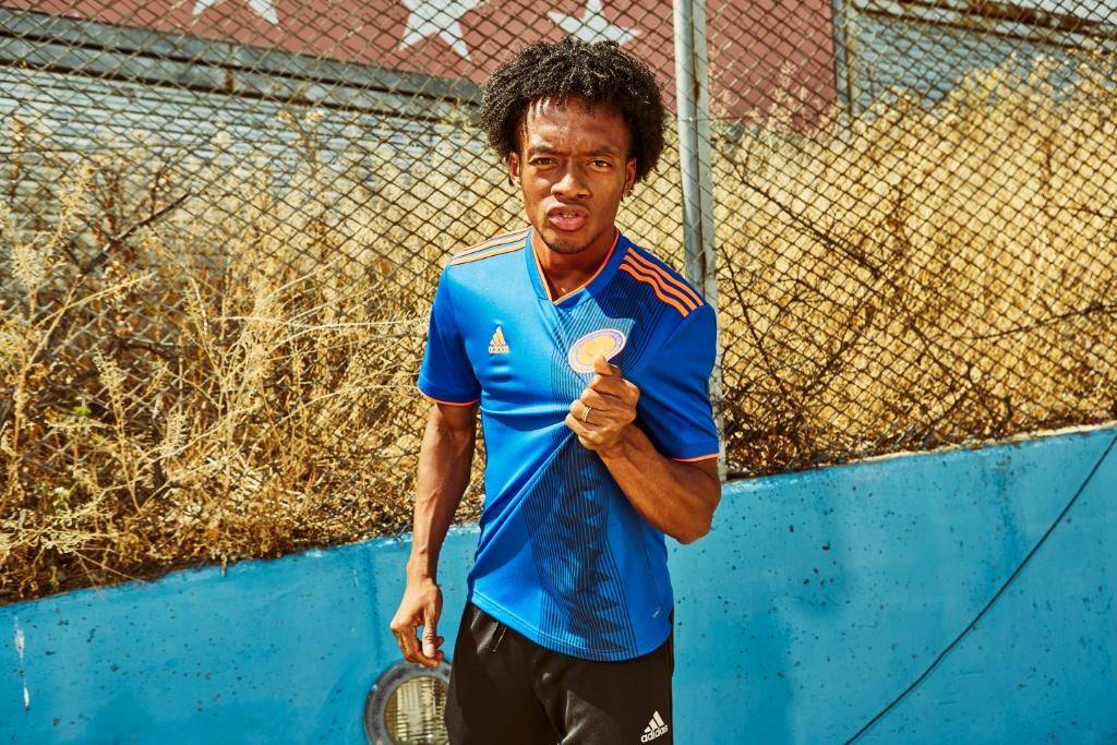 Cuadrado Nueva camiseta Colombia