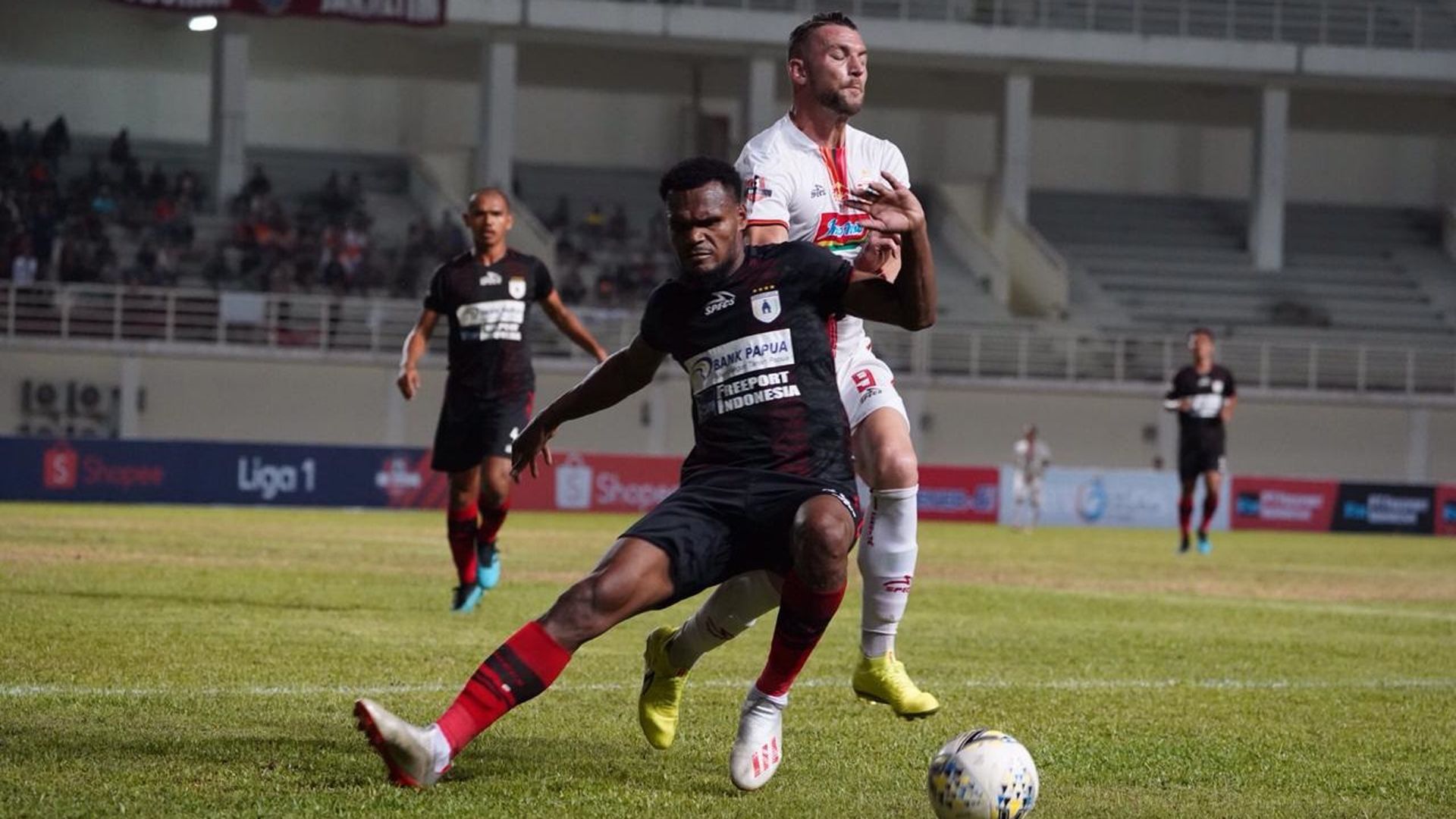 Israel Wamiau - Persipura & Marco Simic - Persija Jakarta