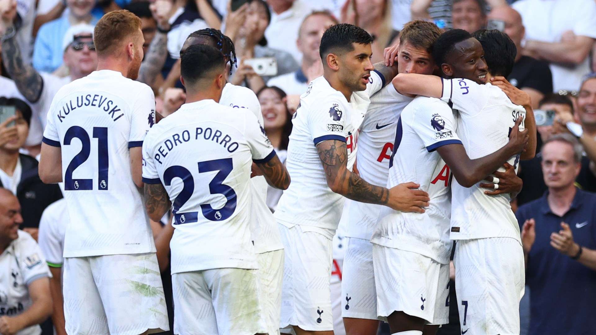 Tottenham celebrating Pape Sarr goal against Man Utd 2023-24