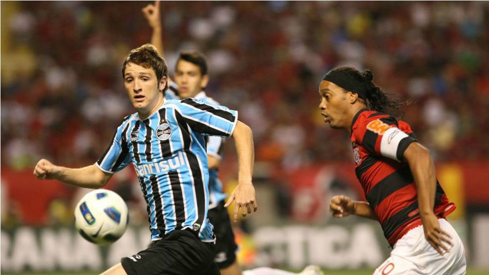 Mario Fernandes Ronaldinho Gremio Flamengo