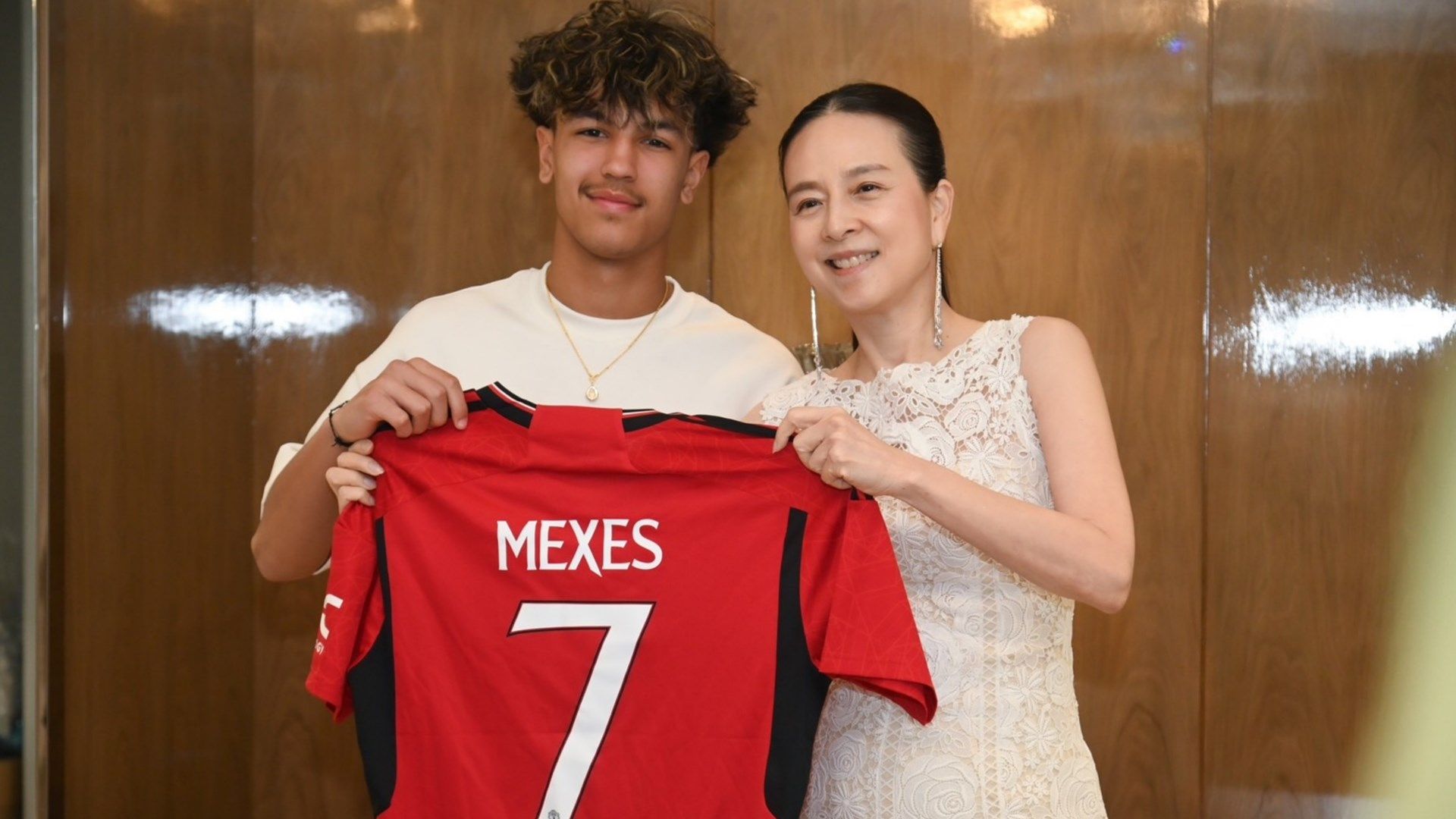 ซิลวา แม็กเซส - นวลพรรณ ล่ำซำ