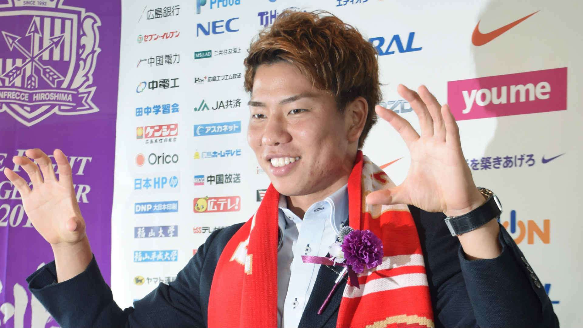 2016-08-21-arsenal-takuma-asano