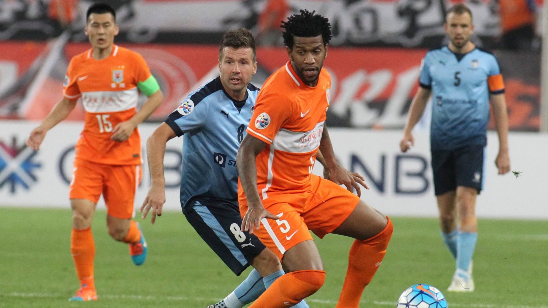 Carlos Gil Shandong Luneng