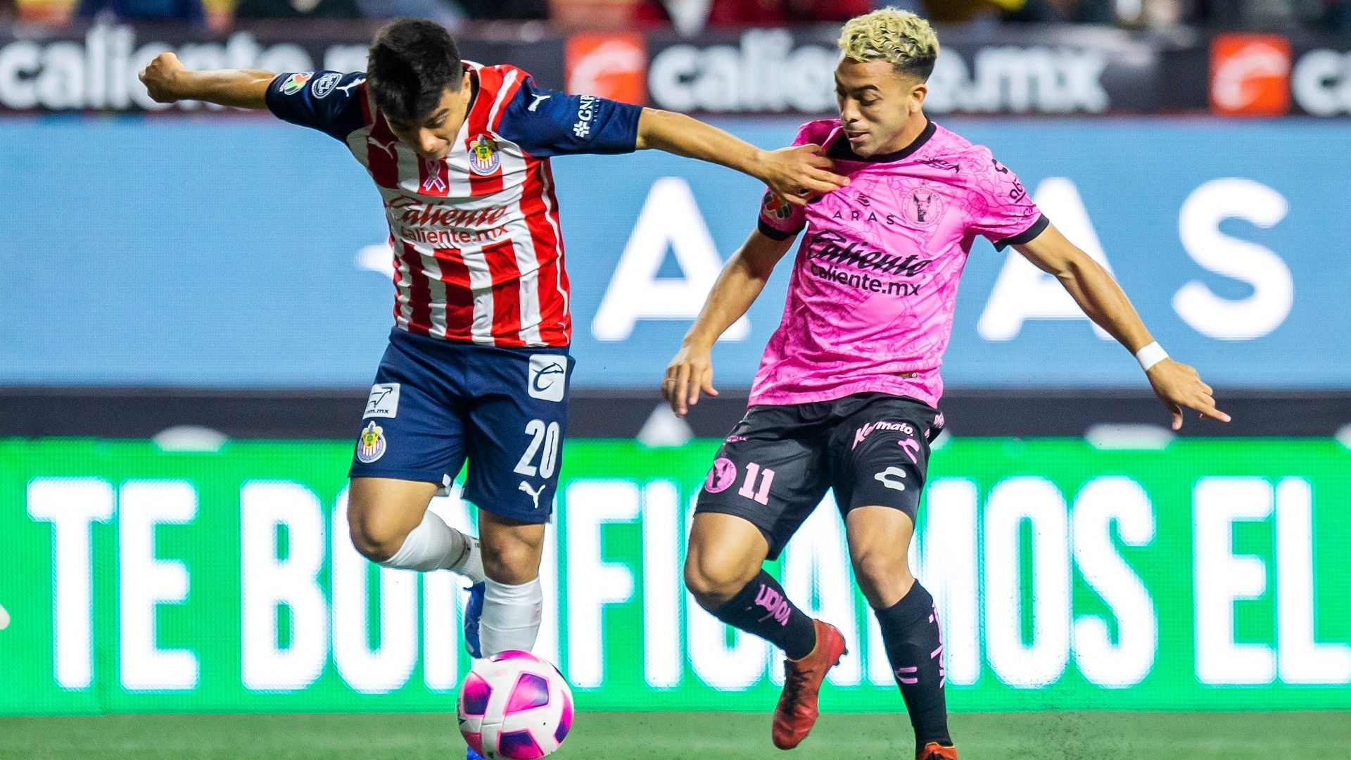 Lucas Rodríguez Fernando Beltrán Xolos vs Chivas Apertura 2021