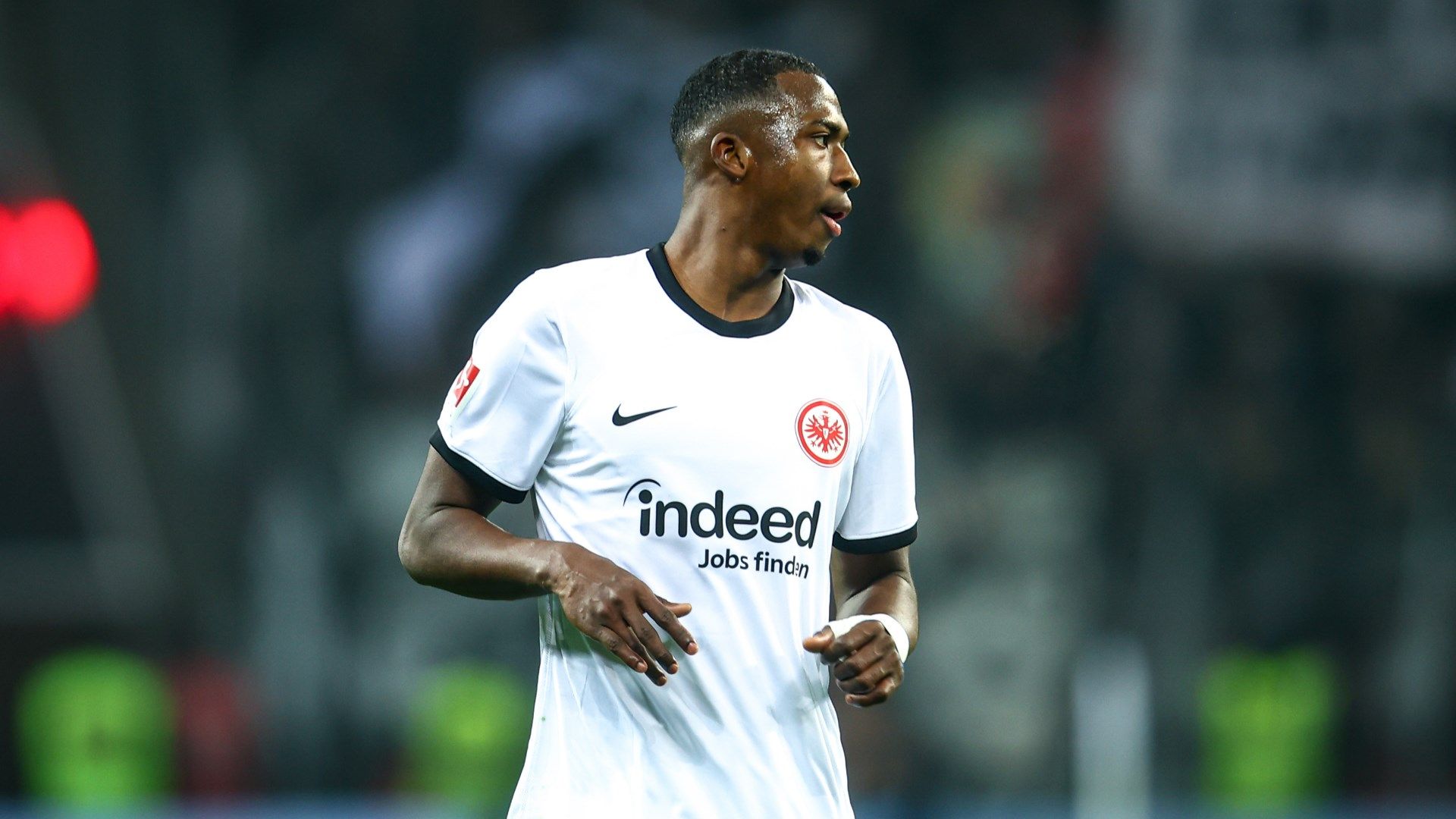 Willian Pacho: quem é o zagueiro equatoriano do Eintracht Frankfurt que é cotado para ser o sucessor de Virgil Van Dijk no Liverpool-Vitória dos dados