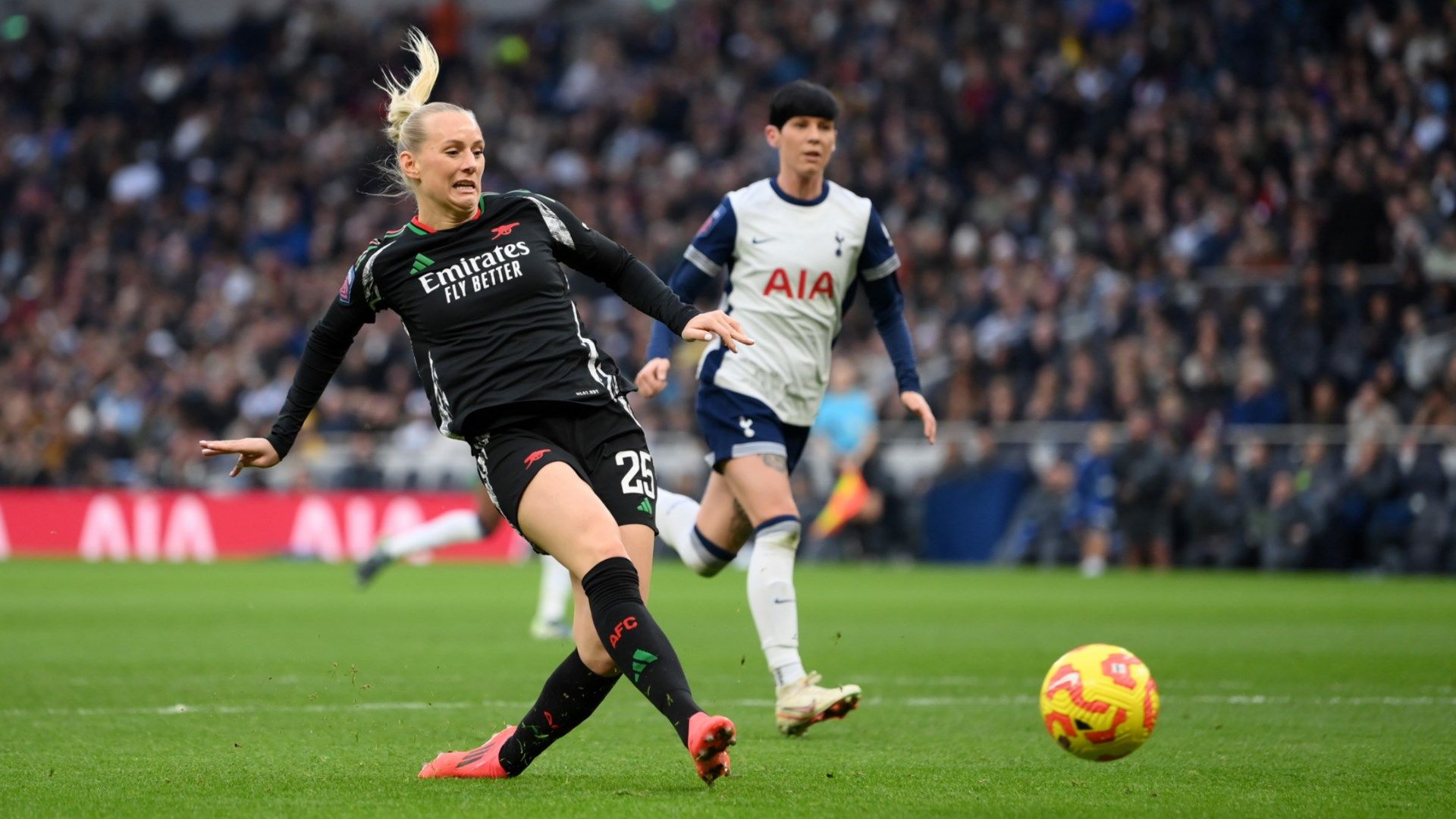 Stina Blackstenius Arsenal Women 2024-25