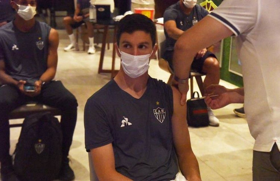 Nacho Fernández vacinação