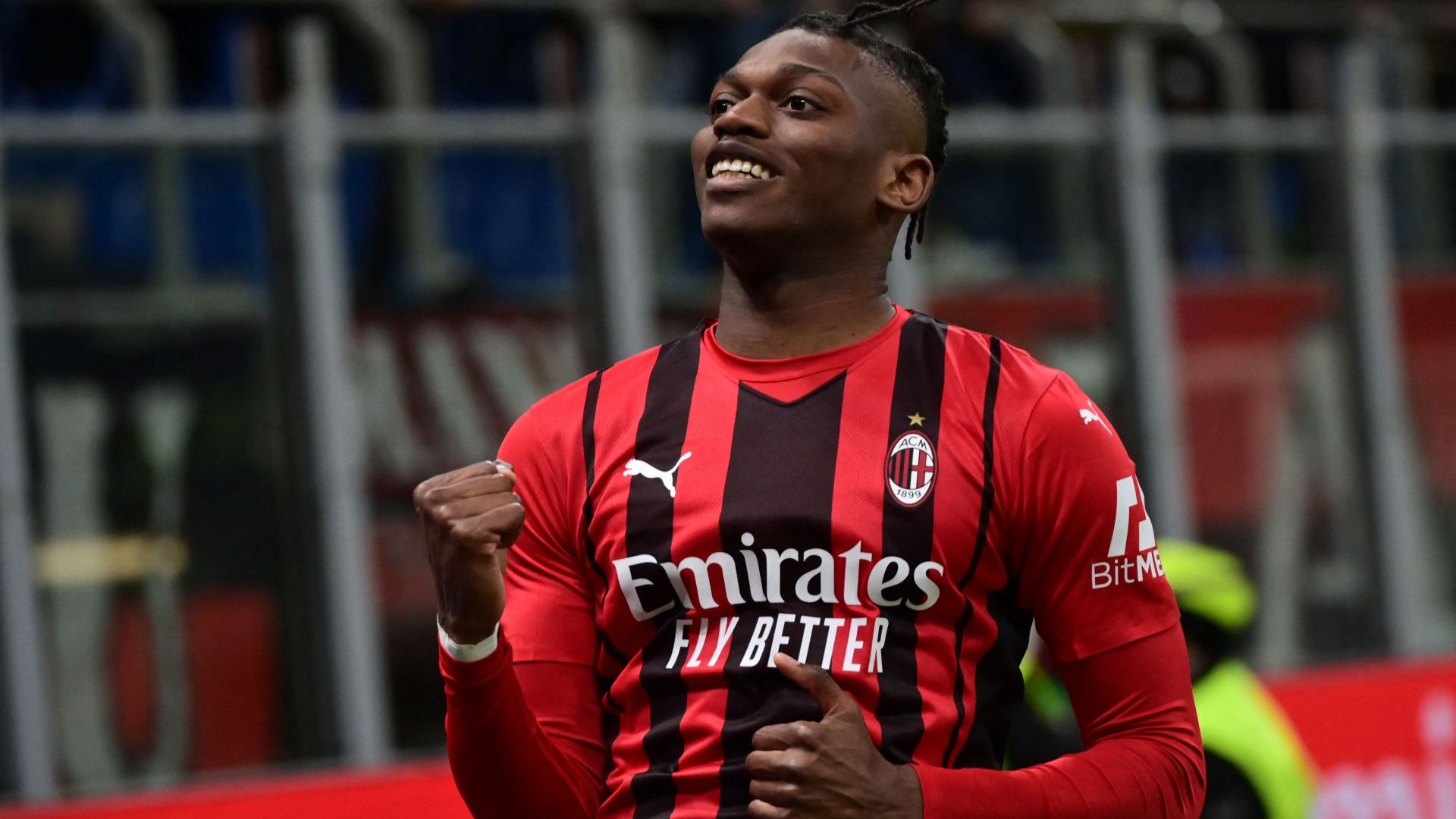 Leao celebrating Milan Udinese Serie A