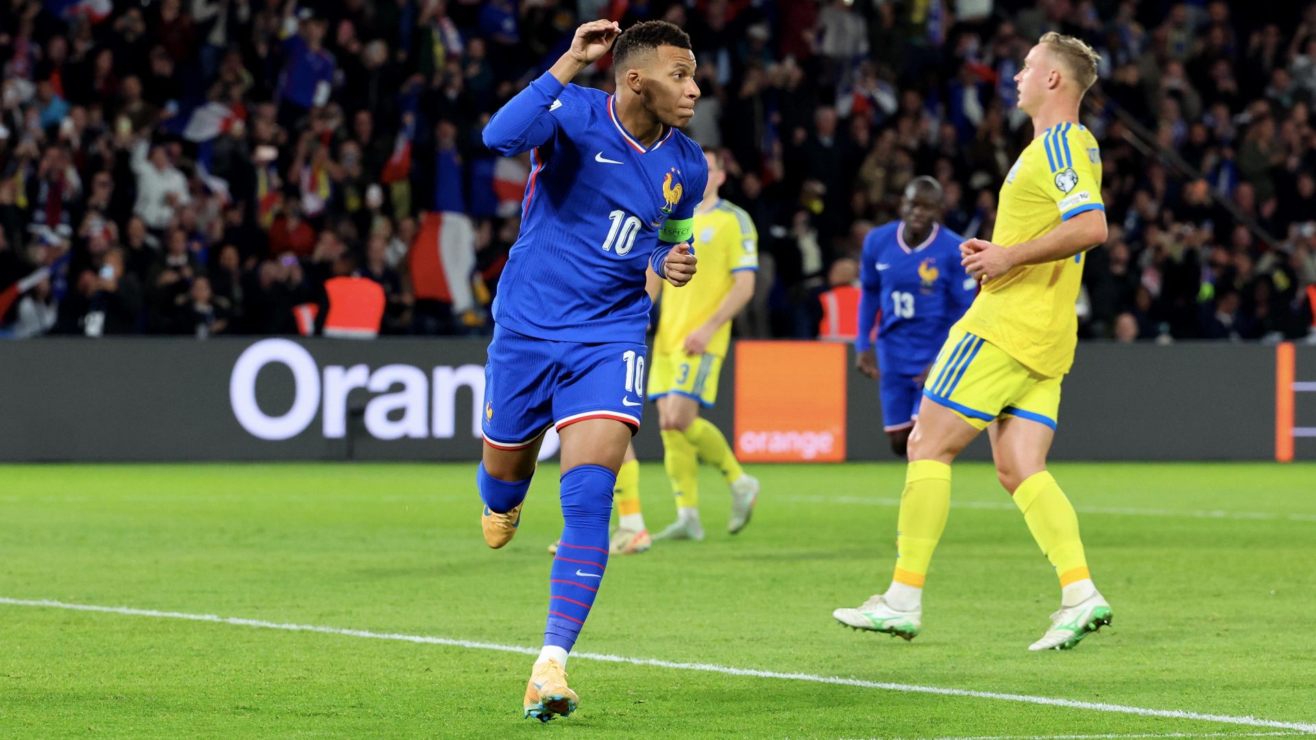 フランス代表 10 エンバペ W杯出場権を獲得したフランス。足首の負傷によりエンバペの離脱を発表