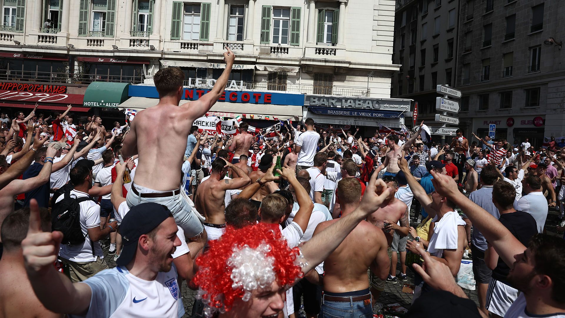 English Russia violence in Marseille