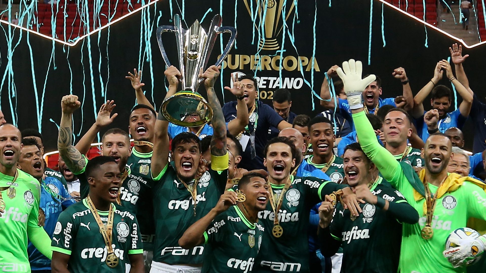Palmeiras levantando a Supercopa 2023
