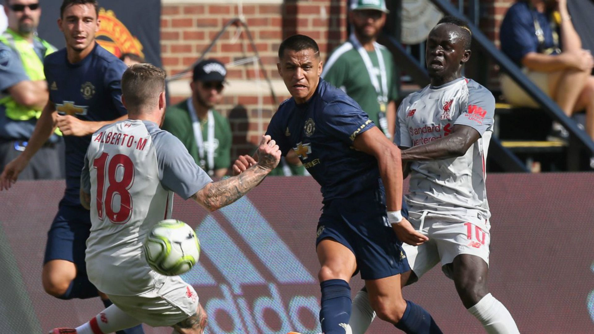 280718 Sadio Mané Alberto Moreno Alexis Sánchez Manchester United Liverpool