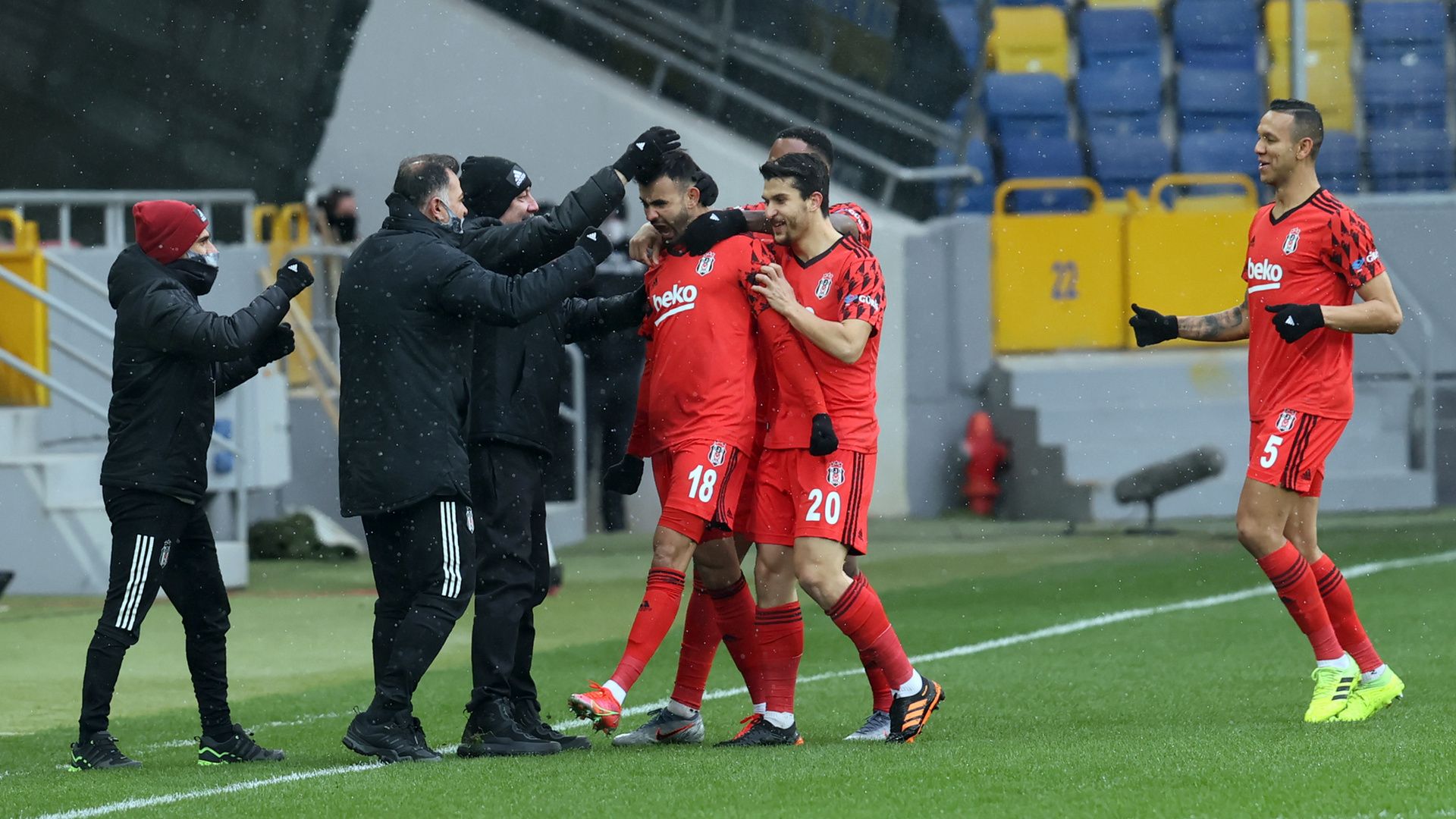besiktas goal celebration 04162021