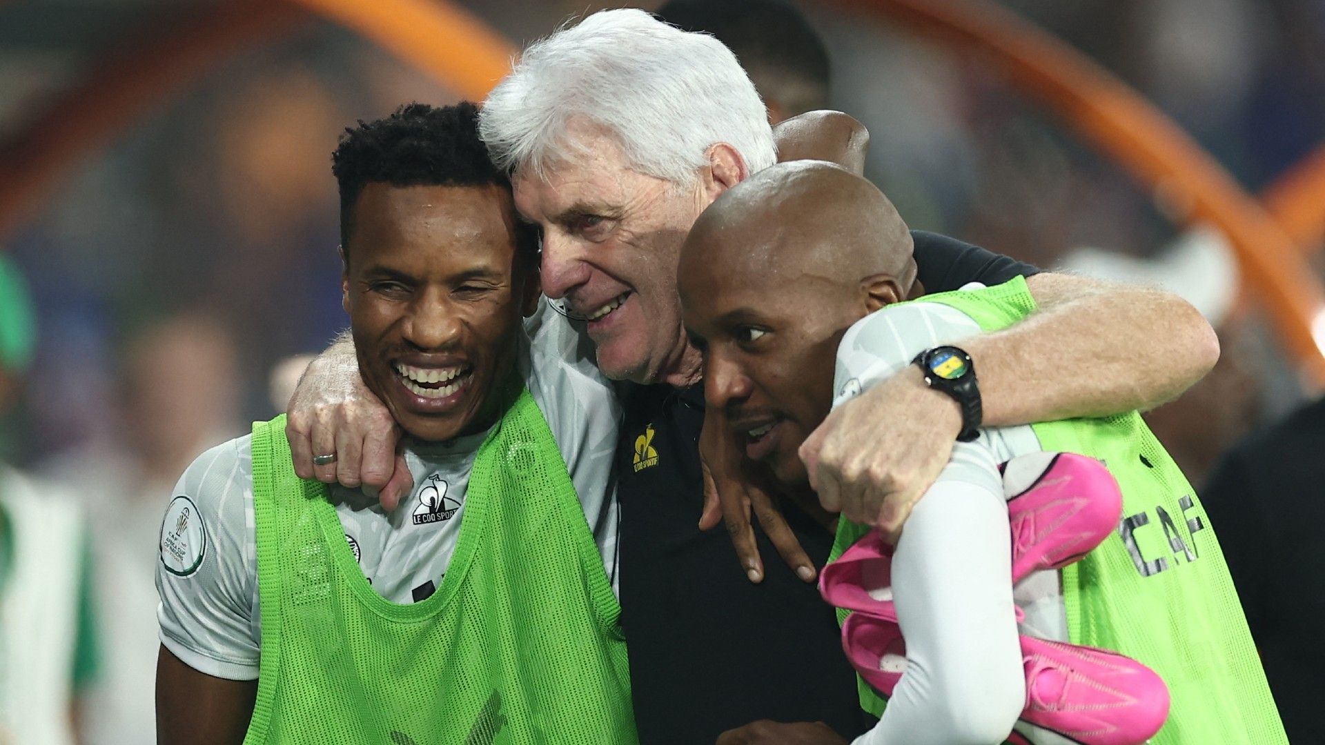Themba Zwane, Hugo Broos and Khuliso Mudau of Bafana Bafana