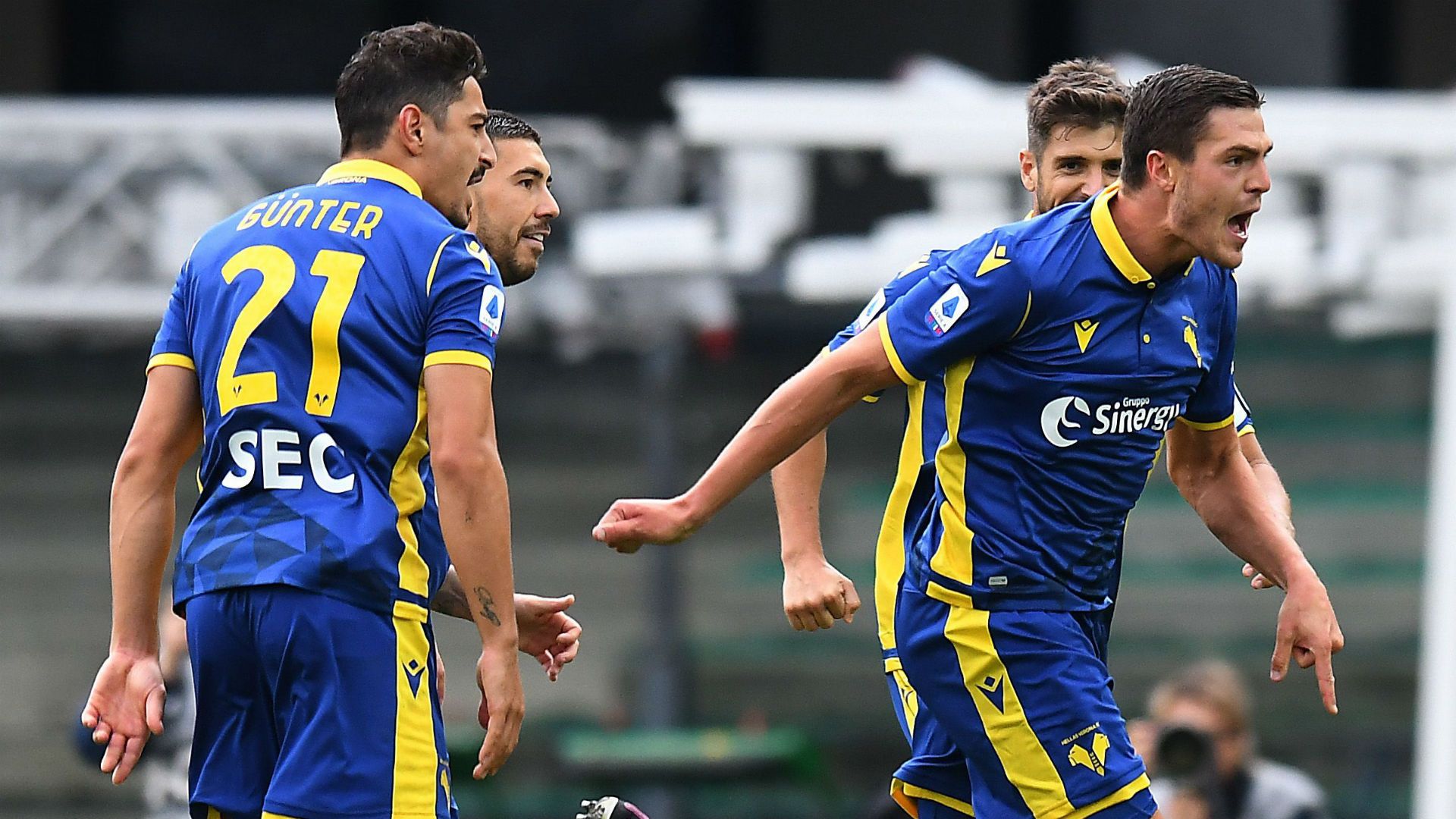 Favilli celebrating Verona Udinese