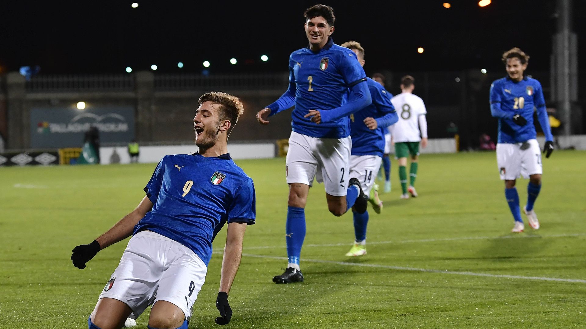 Lorenzo Lucca Italy Under 21 celebration 