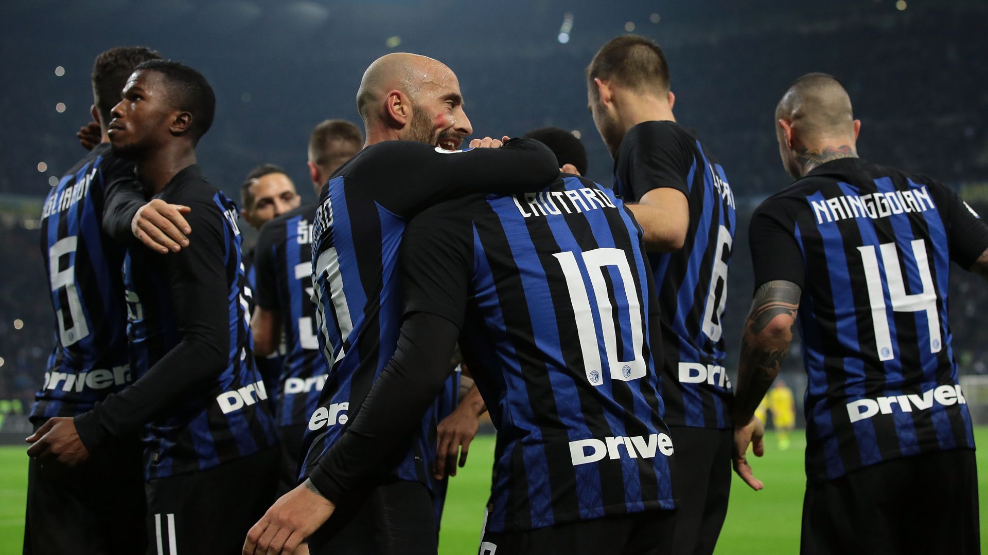 Inter players celebrating Inter Frosinone Serie A