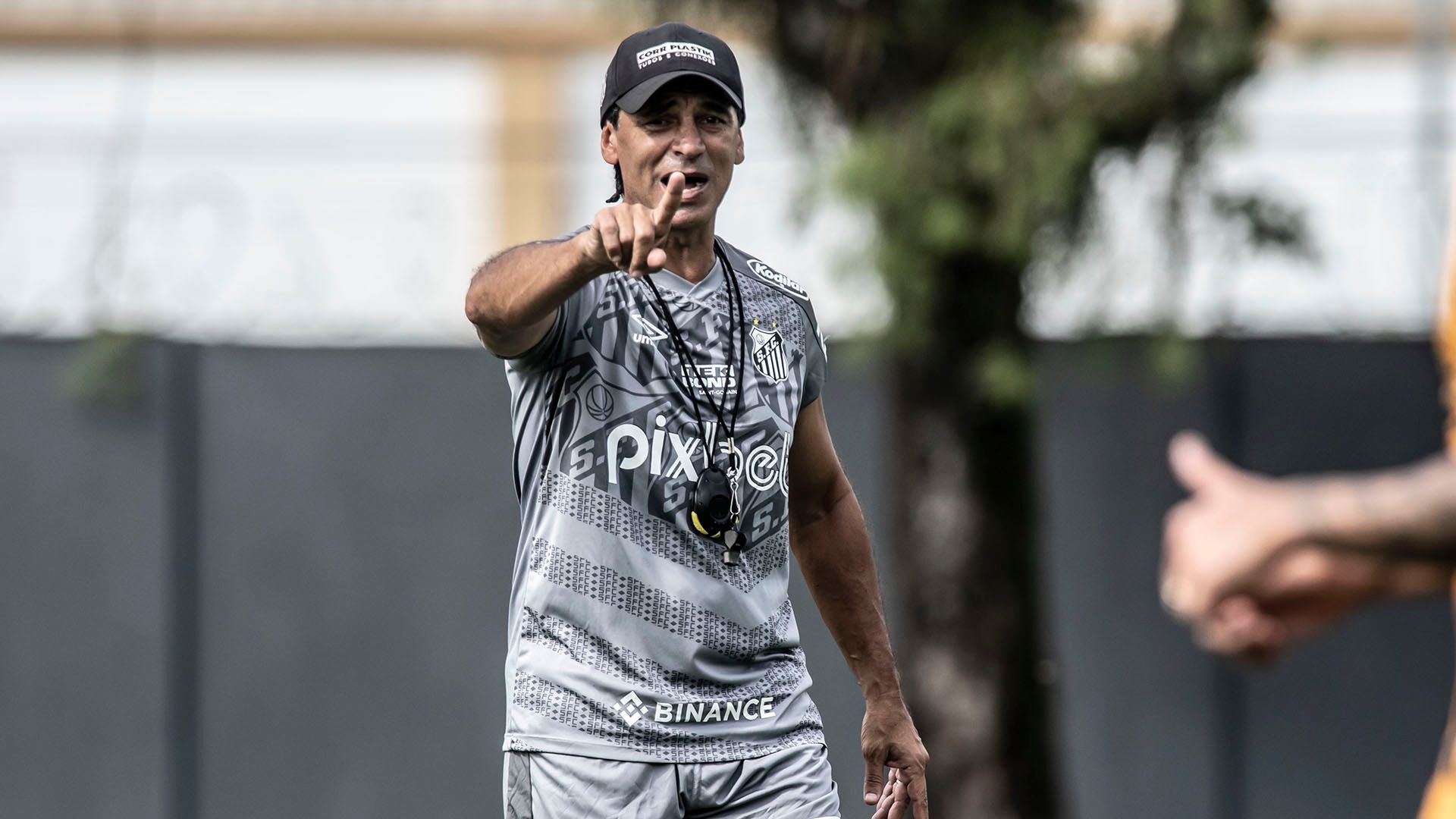 Fabián Bustos em treino do Santos, 2022