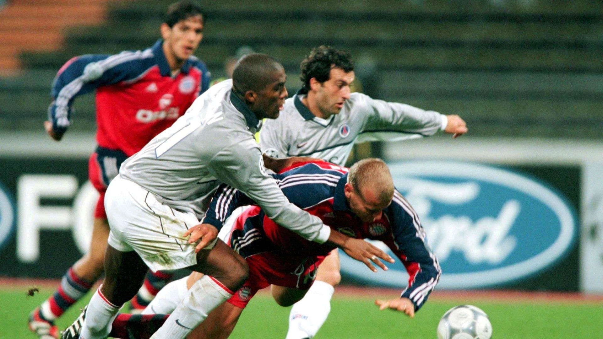 Carsten Jancker Bayern PSG 2000