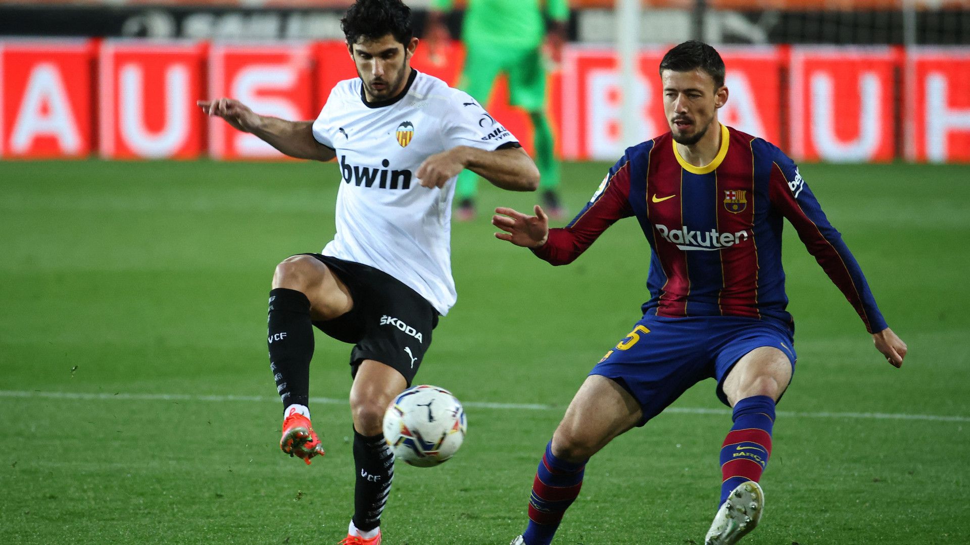 GONCALO GUEDES VALENCIA CLEMENT LENGLET BARCELONA LALIGA 02052021