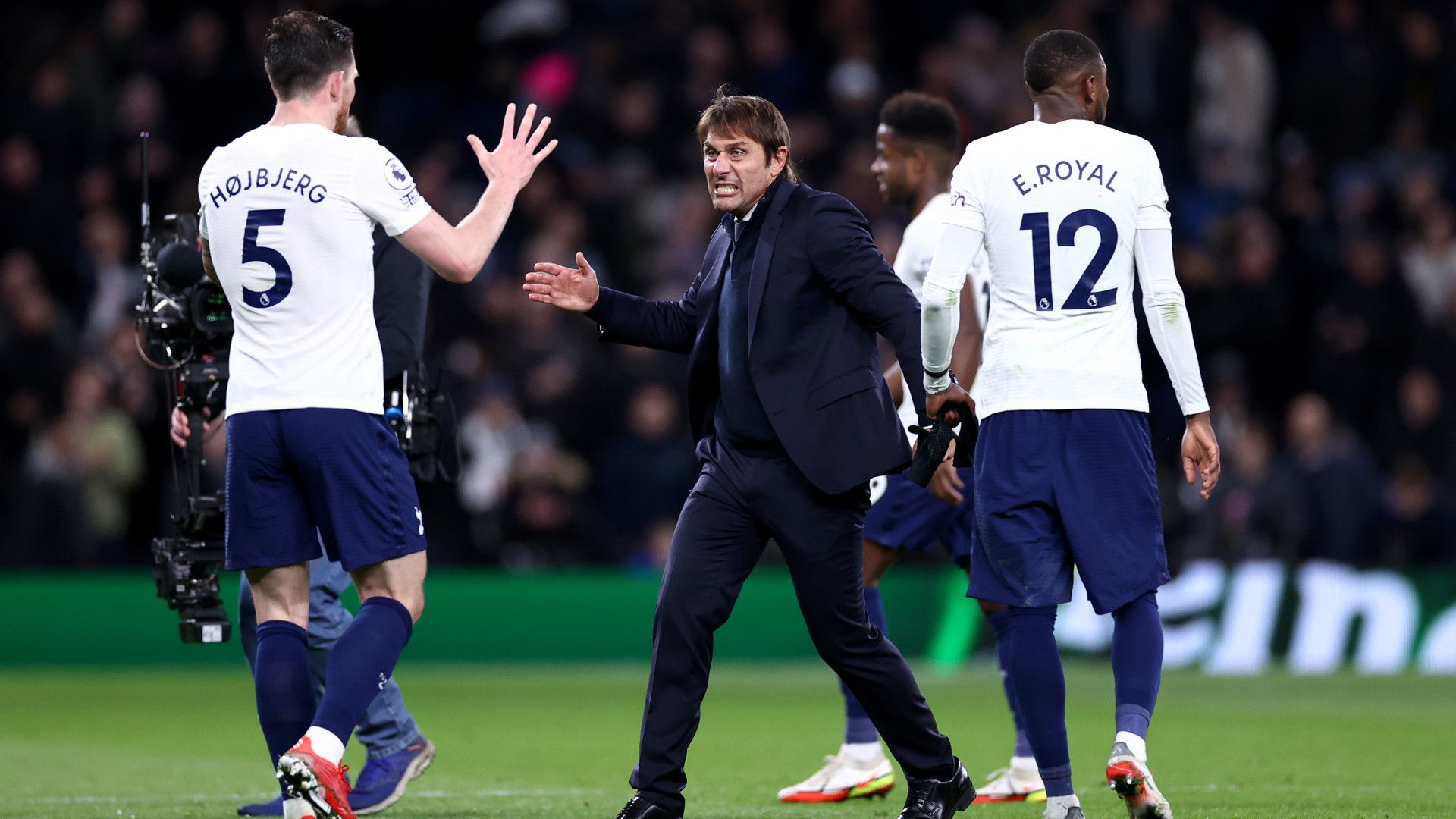 Antonio Conte Tottenham Leeds Premier League