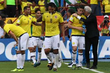 Pekerman dando instrucciones a Colombia