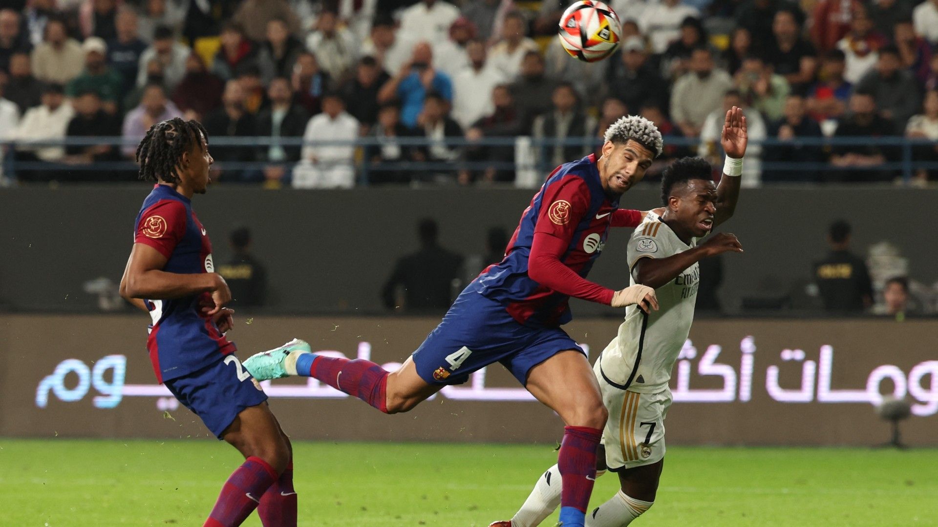 Ronald Araujo Vinicius Real Madrid Barcelona Supercopa 14012024