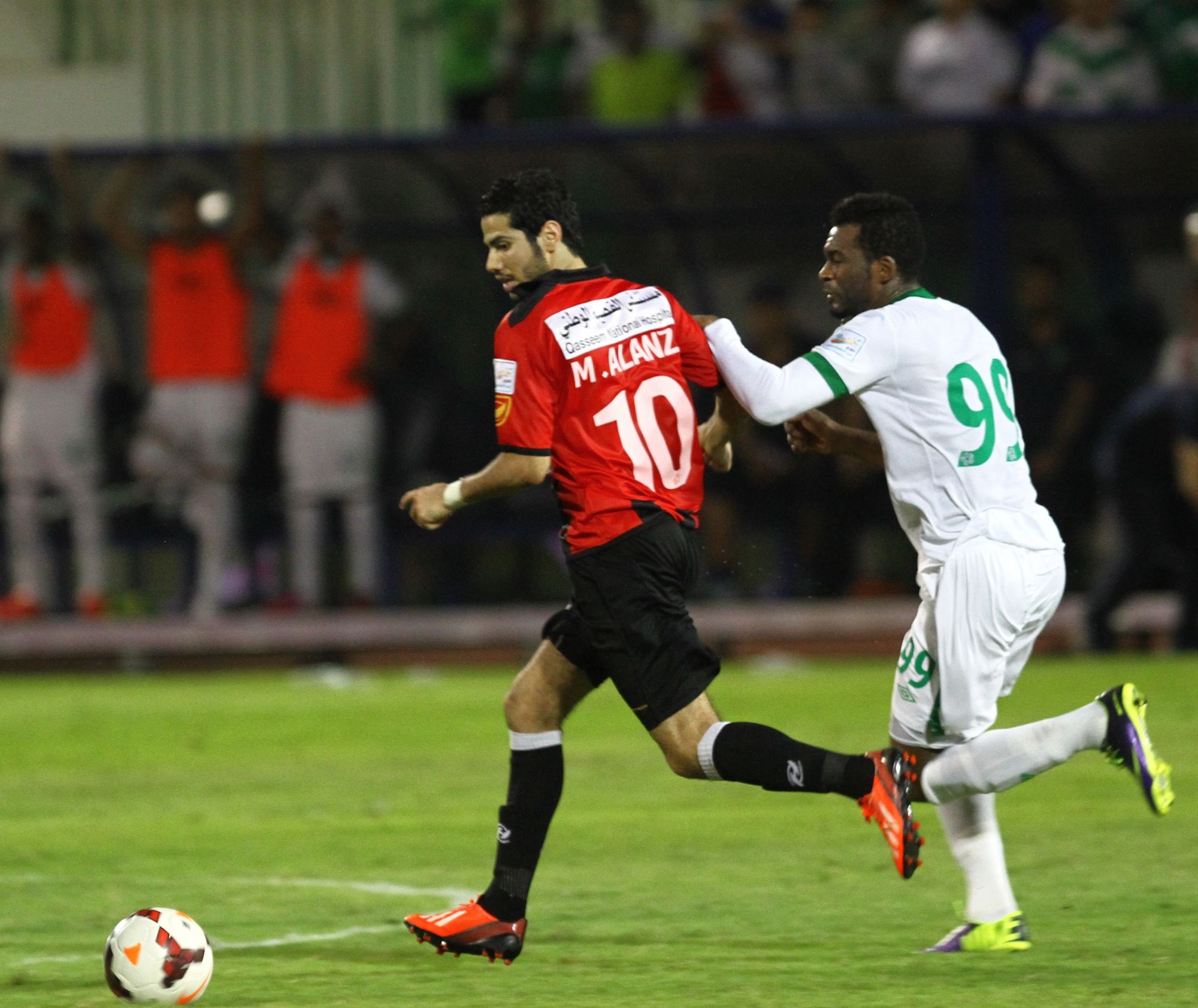 كامل الموسى ومشعل العنزي الأهلي - الرائد